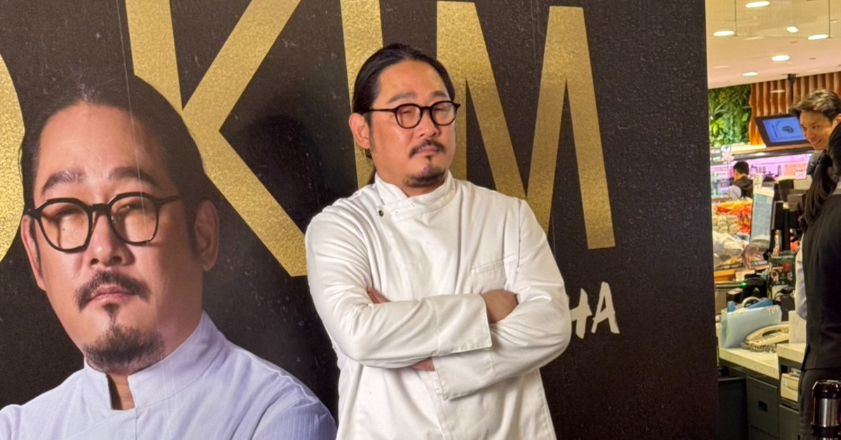 實境秀《黑白大廚：料理階級大戰》爆紅的「賤兔主廚」金度潤現身台北101擔任一日店長。（圖／記者楊雅芸攝）
