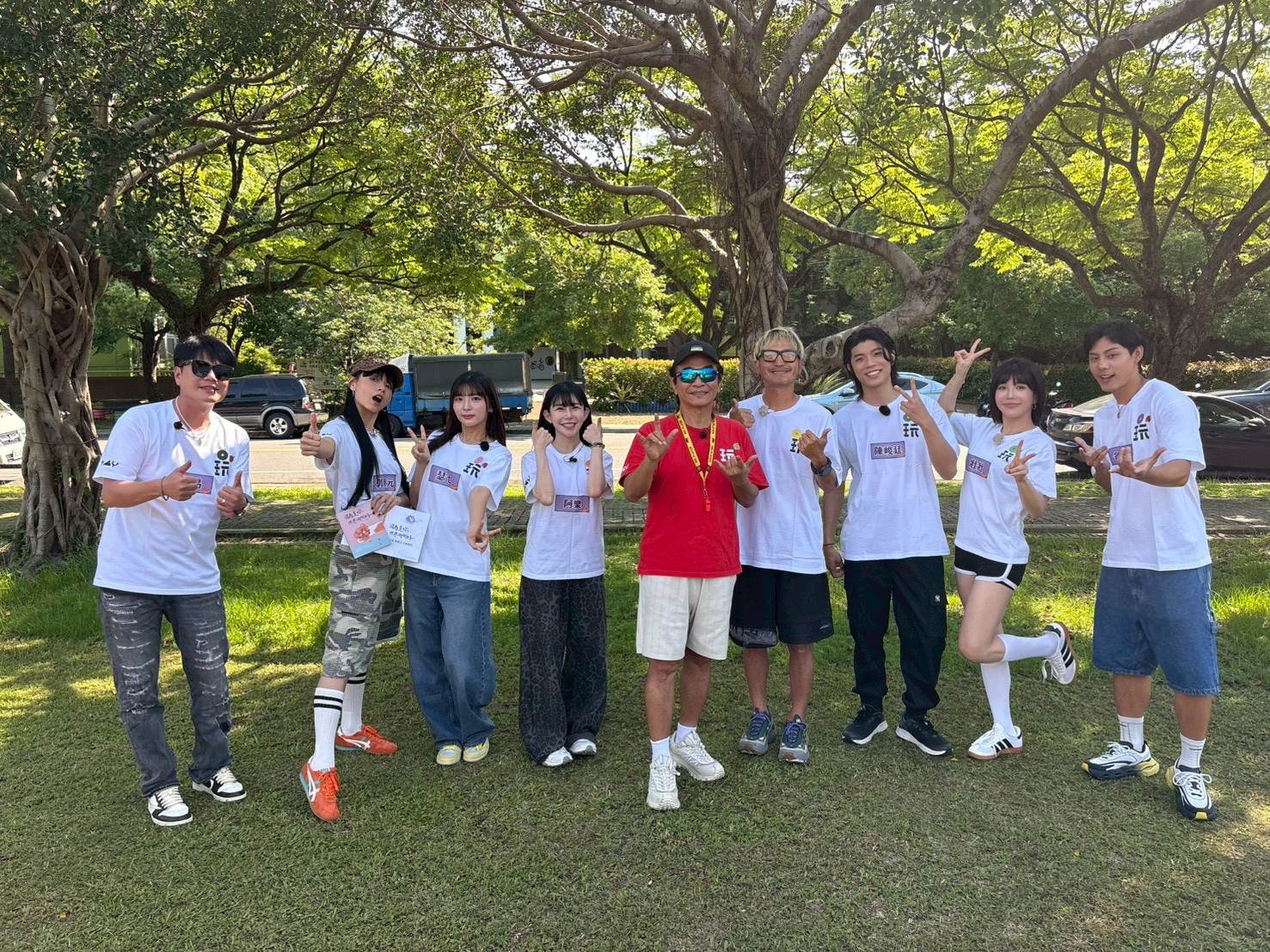 李易、郭源元、瑟七、阿樂、吳宗憲、林柏昇（KID）、陳峻廷、壯壯、各務孝太上演激烈戰鬥。（圖／綜藝玩很大提供）