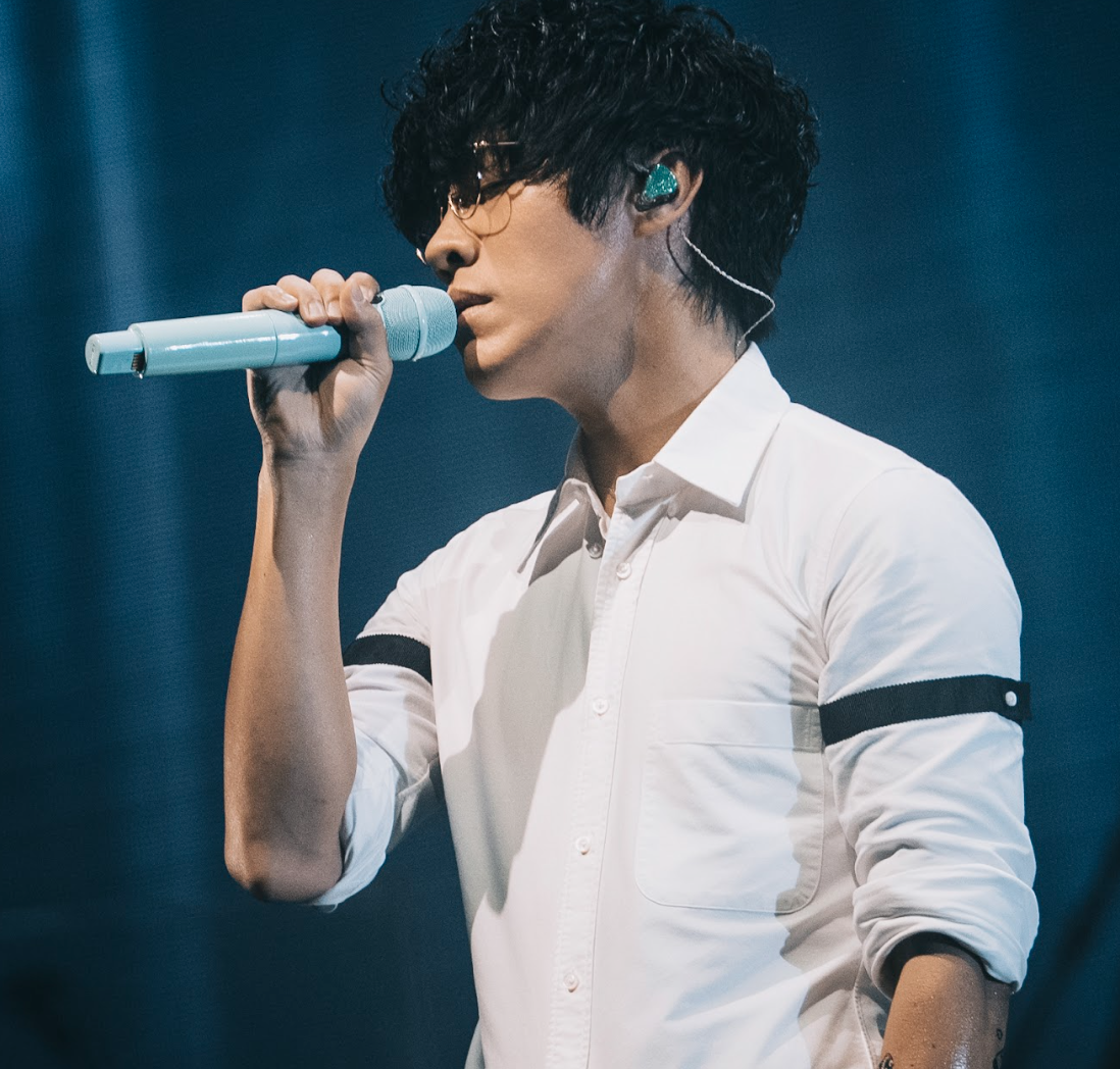 盧廣仲雖因高雄演唱會撞期無法親自出席的<a href='https://star.ebc.net.tw/search/tags/hito流行音樂獎/' target='_blank'>hito流行音樂獎</a>，仍同步拿下四項大獎。（圖／添翼文創X寬宏藝術提供）
