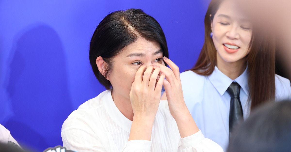 嚴藝文不捨「劈腿男星」朱軒洋無法到場宣傳。（圖／東森娛樂）