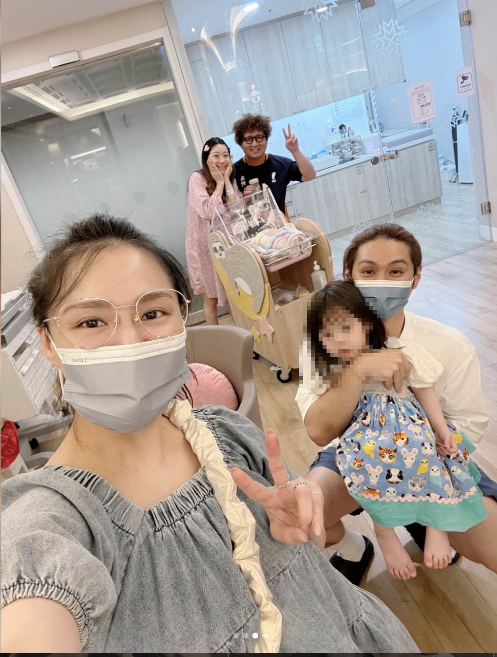 熊熊產檢巧遇納豆、依依夫妻檔。（圖／翻攝自熊熊iG）