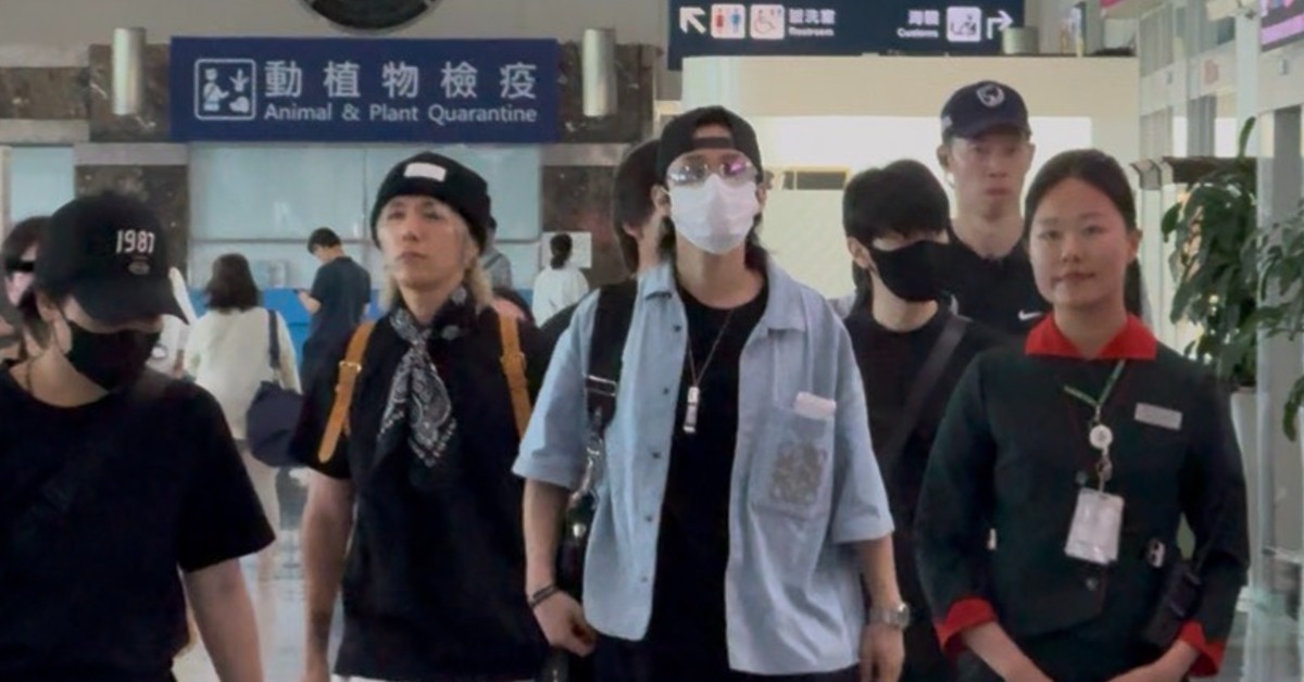南韓樂團FTISLAND（黑帽左起）主唱李洪基、貝斯手李在真和鼓手崔敏煥（黑口罩）。（圖／讀者提供）