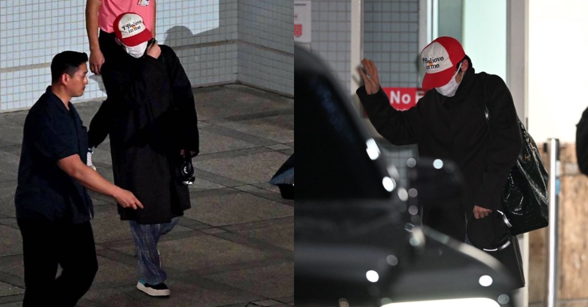 南韓男神GD（G-Dragon，權志龍）頭戴紅色帽子、身穿長版黑色外套現身小港機場。（圖／讀者提供）