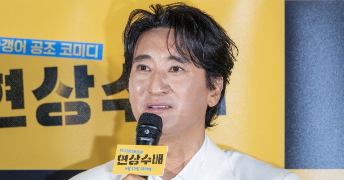電影《懸賞令》主演申鉉濬首度挑戰一人分飾兩角。（圖／童心娛樂提供）