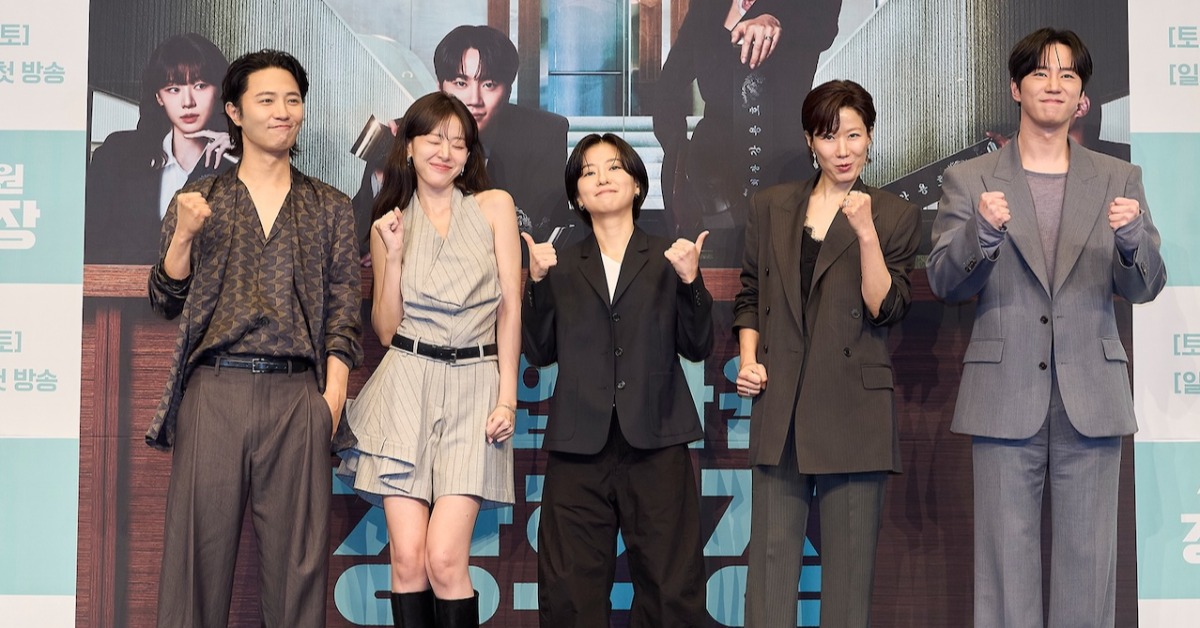 韓劇《新進社員姜會長》主演日前出席記者會，由左至右：晉久、李宙明、導演高惠珍、田慧振、李濬榮。（圖／friDay影音提供）