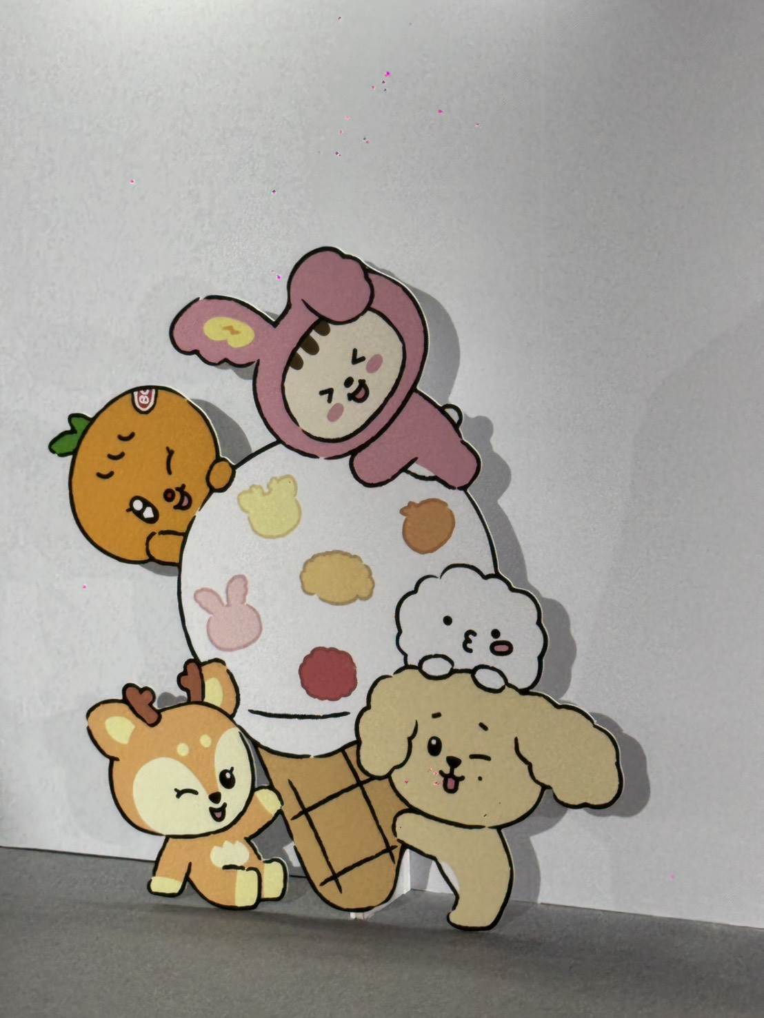 南韓男團SEVENTEEN主題快閃店《Ice Cream with MINITEEN》，擁有許多可愛看板打卡合照。（圖／記者楊雅芸攝）