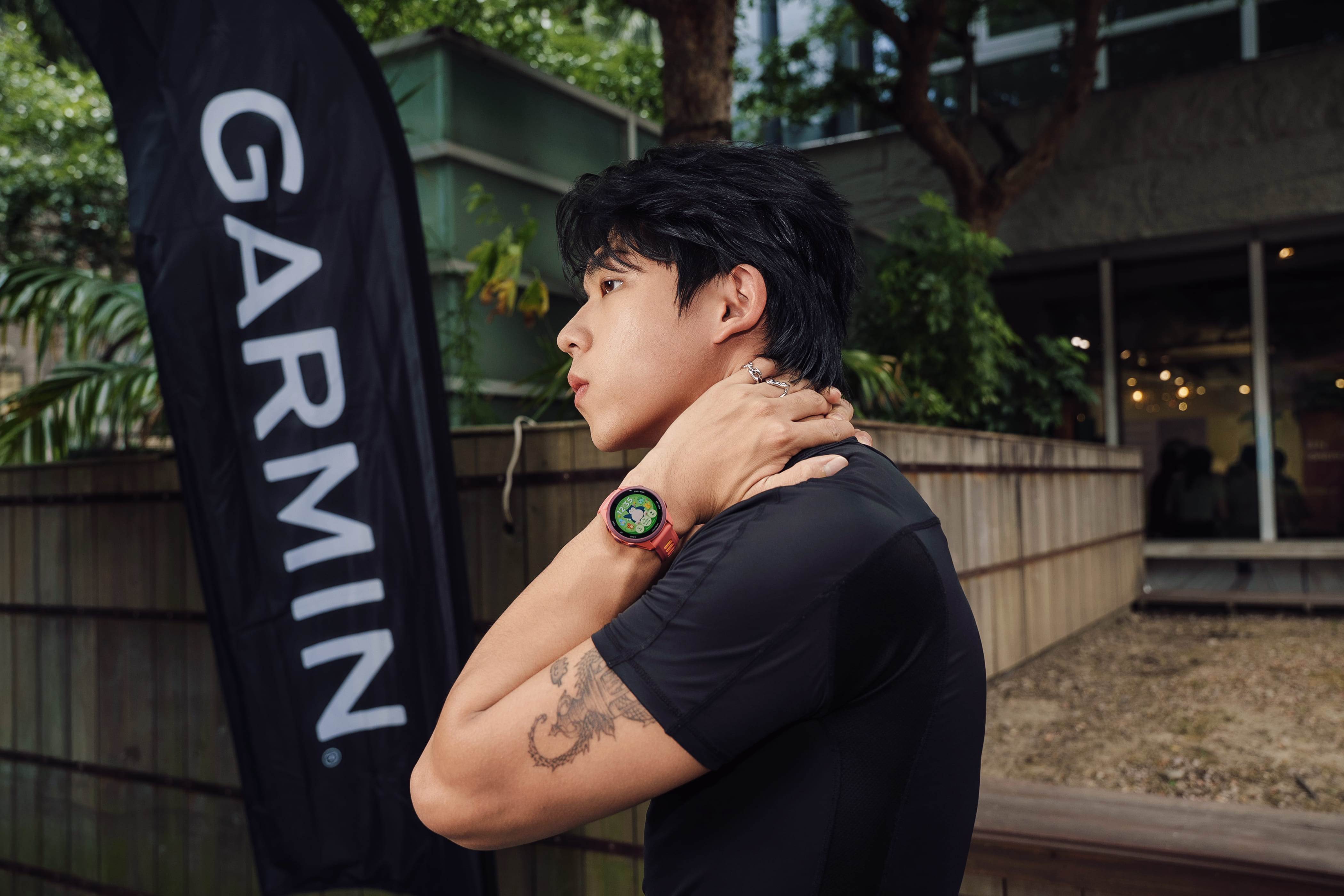 熱血初戀新星 PIZZALI 推薦Forerunner 170 音樂版帶動跑步節奏。（圖／GARMIN提供）