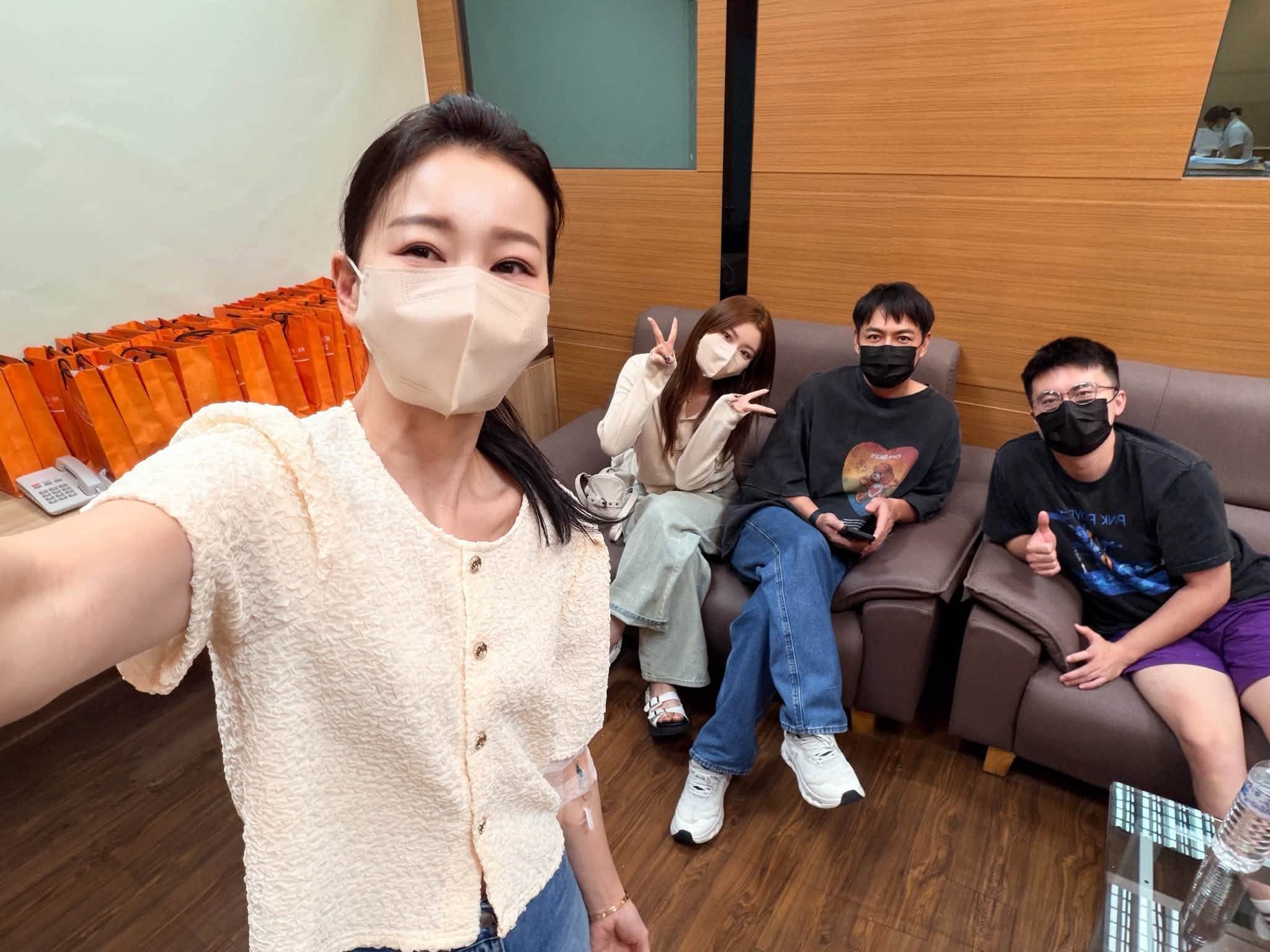 謝宜君暴瘦去到醫院檢查，一家人都陪伴在身邊。（圖／翻攝自謝宜君 臉書）