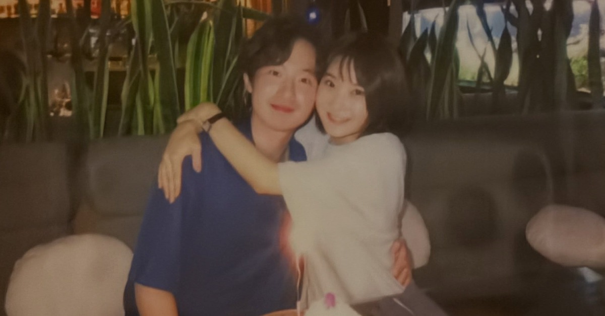 百萬網紅愛莉莎莎意外曝光戀情後，也直接曬出甜蜜照片認愛攝影師男友。（圖／翻攝自愛莉莎莎 IG）