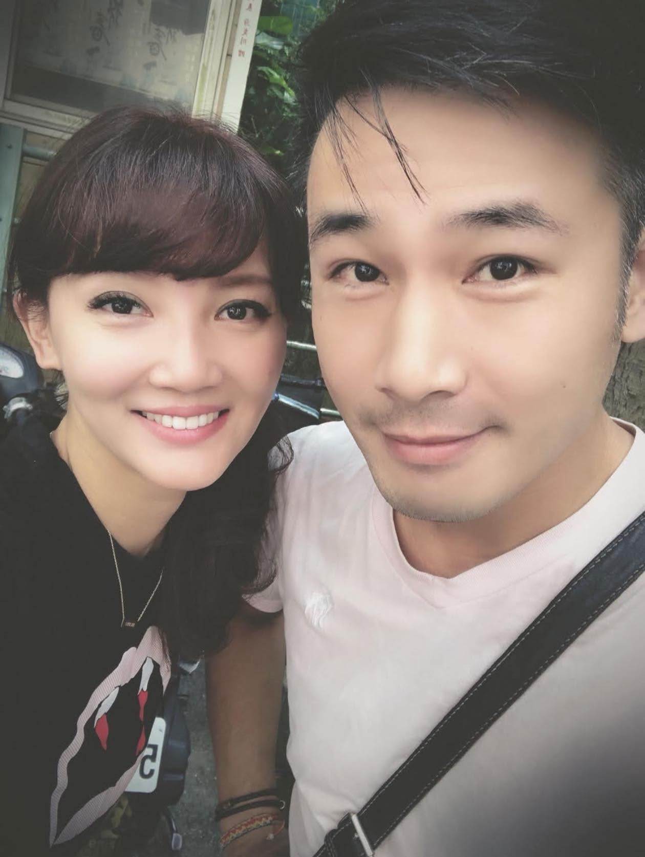 Corrinna、傅子純登記結婚當天合照。（圖／翻攝自Corrinna臉書）
