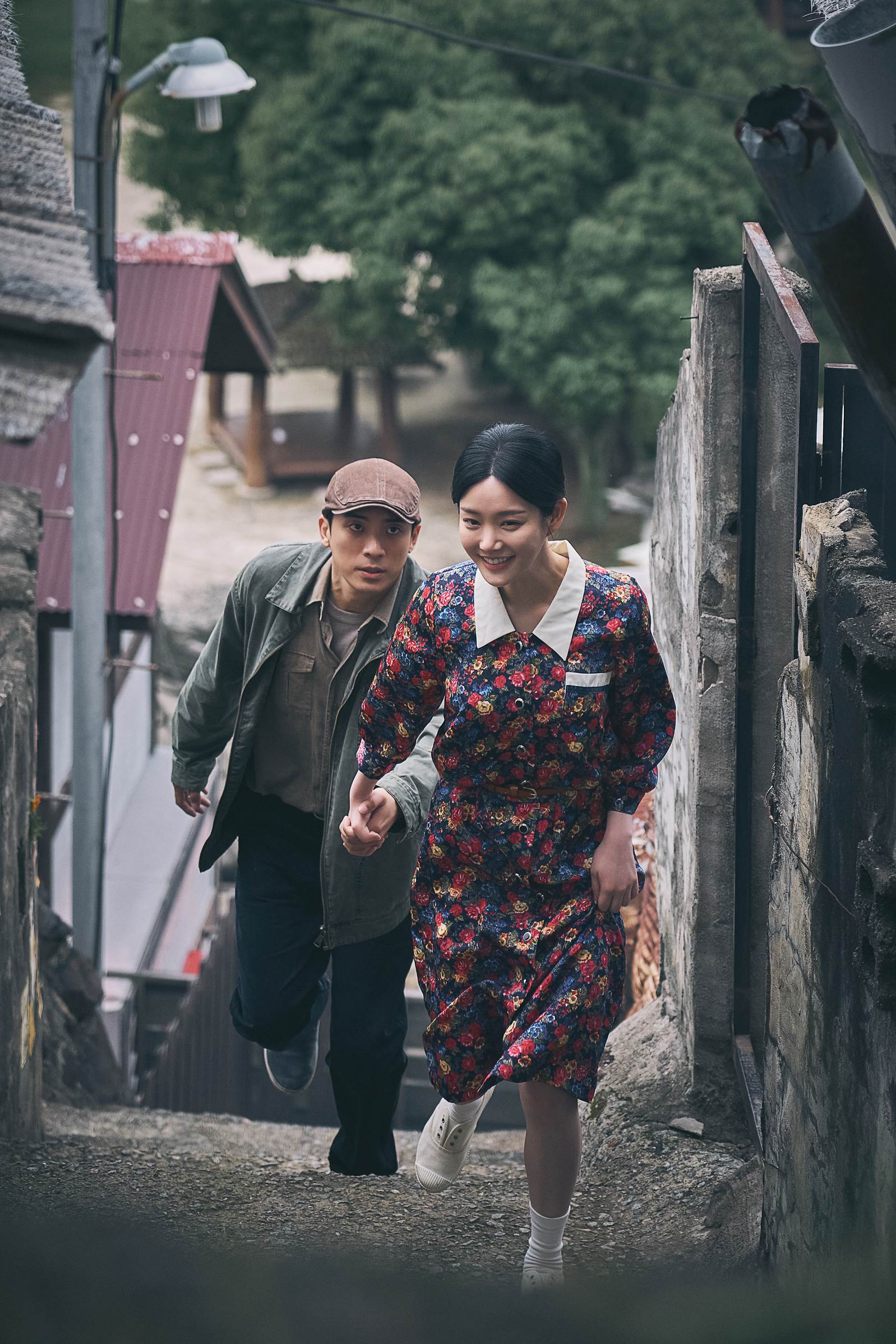 台韓共演旗艦大劇《再見1987》，林哲熹流亡遇韓劇女神李侑菲。（圖／公視台語台）