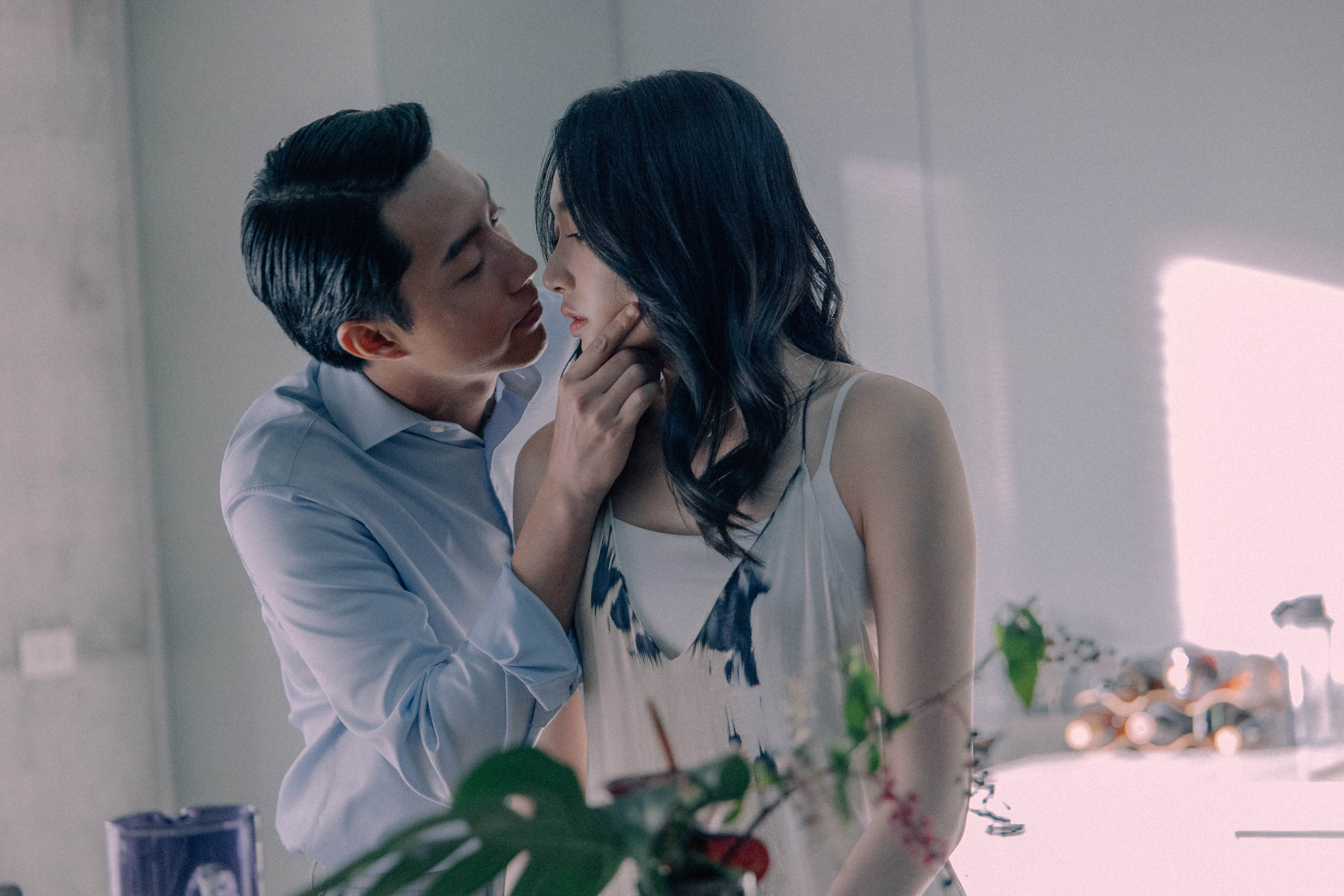 蔡思韵與蔡凡熙共同主演改編自香港作家夏芝然小說的短片《你所不知的妻子》。（圖／大思娛樂提供）