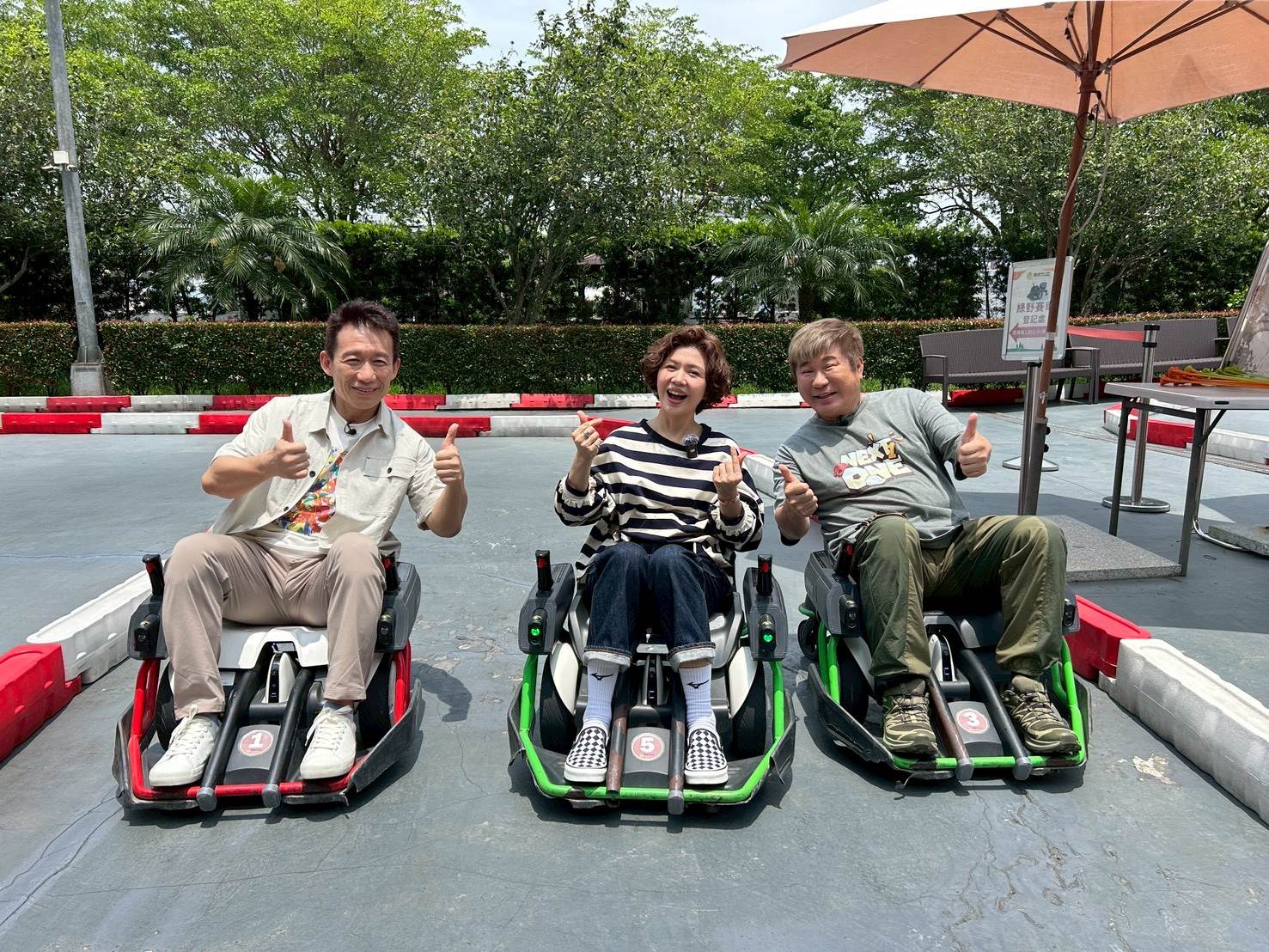 胡瓜與郭子乾、于子育體驗綠野賽車，（圖／下面一位提供）