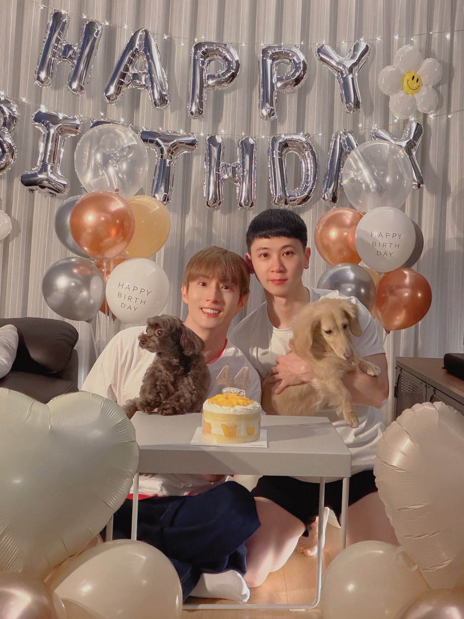 阿本生日曬與男友同框慶生的合照。（圖／翻攝自阿本臉書）