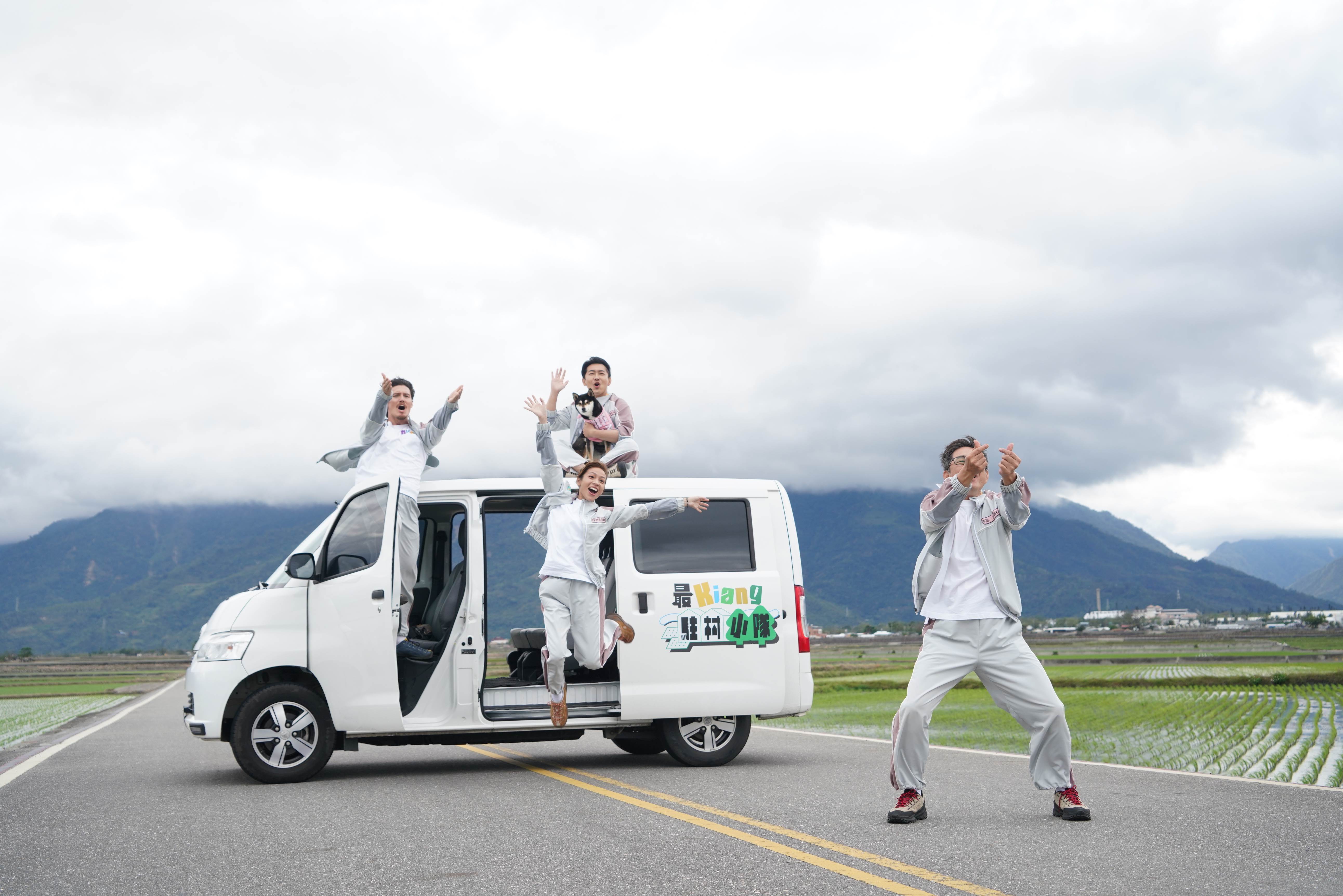 小隊成員拍1分鐘片頭，花了一整天時間。（圖／客台提供）