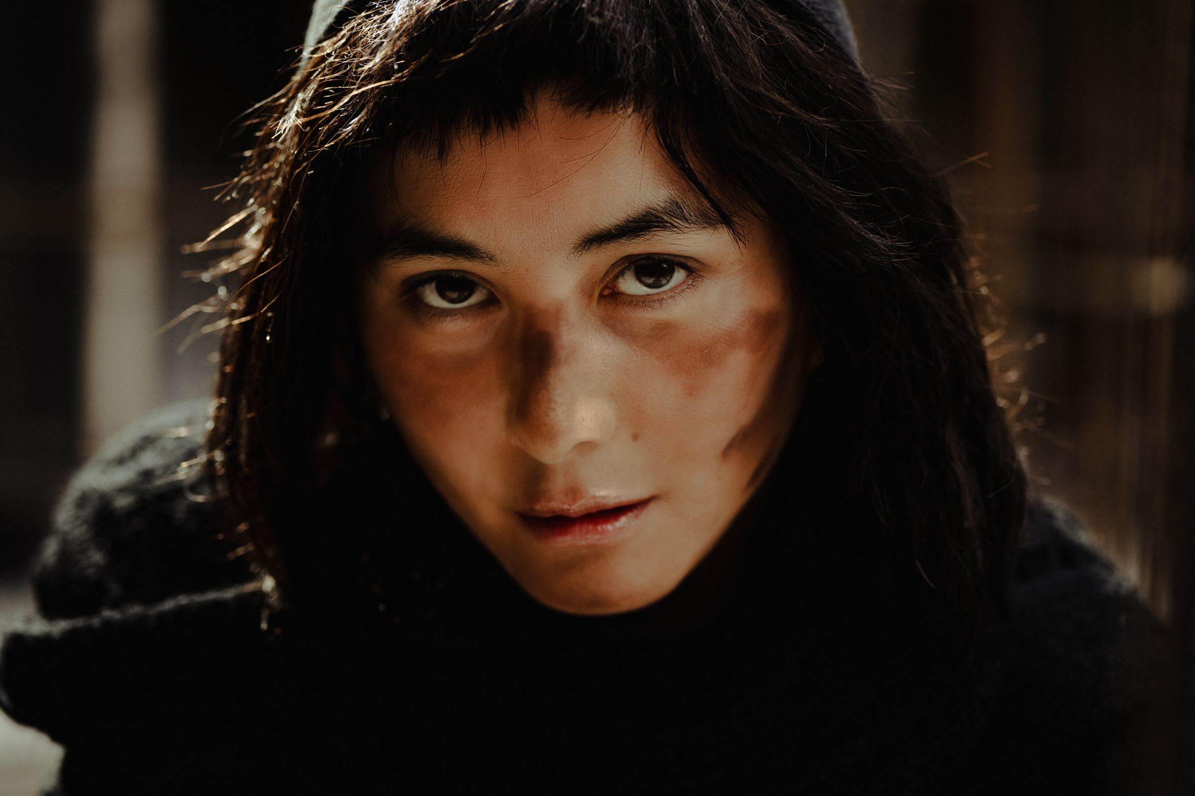 百變女王何超（何超儀）在新片《拾荒法師》飾演一名拾荒者。（圖／852Films提供）