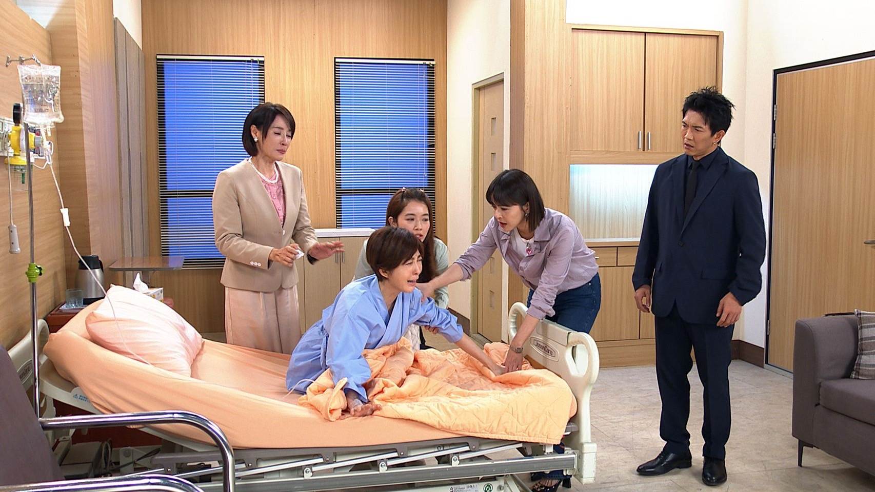 王晴在病床上得知流產消息，悲痛情緒潰堤，令人看了鼻酸。（圖／民視）