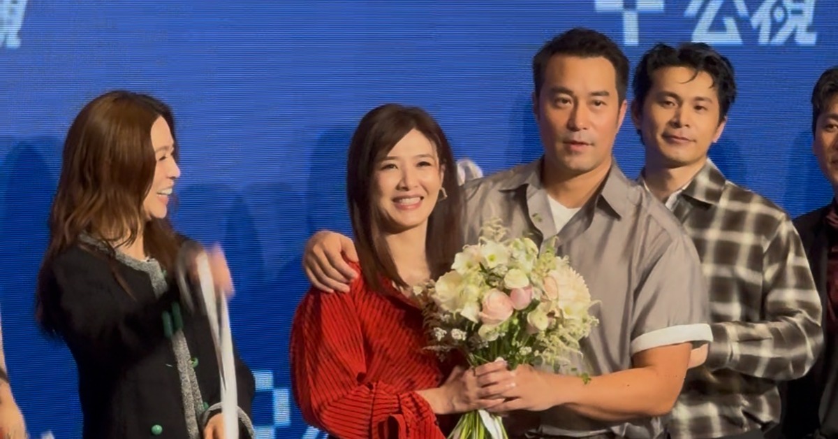 台劇《欠妳的那場婚禮》首映會，主演群合體抽捧花造勢。（圖／記者黃雅琪攝影）
