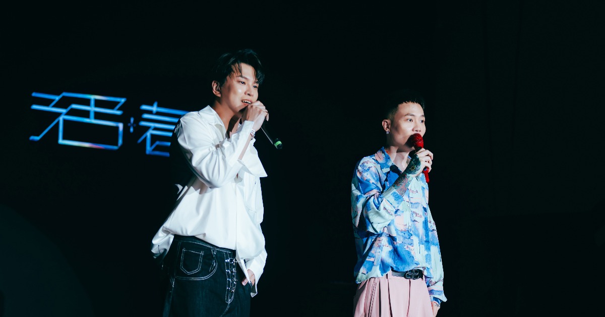 蕭秉治邀嘉賓蕭景鴻合唱〈分合〉掀高潮。（圖／相信音樂提供）