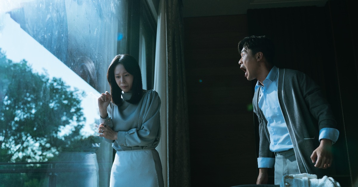 蔡亘晏（左）褪下明星光環嫁入豪門，卻慘遭飾演丈夫的黃迪揚暴力相向。（圖／瀚草影視）