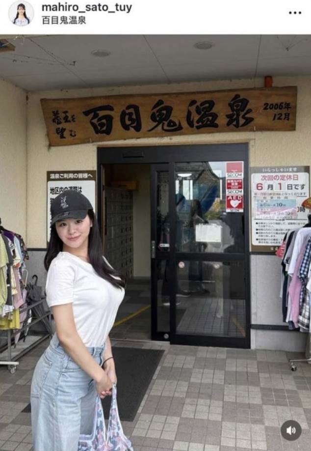 女主播佐藤真優簡單穿著白色T恤的佐藤真優，傲人上圍意外成為焦點。（圖／翻攝自X）