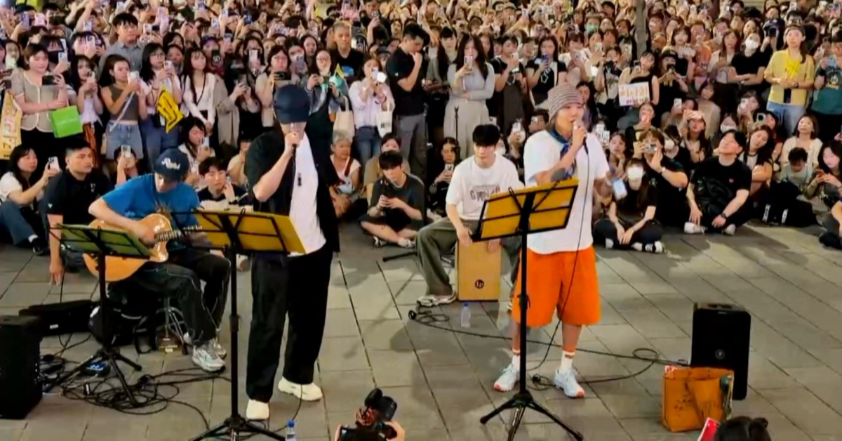 FTISLAND接連演唱多首歌曲，整體演出約40分鐘。（圖／東森新聞）