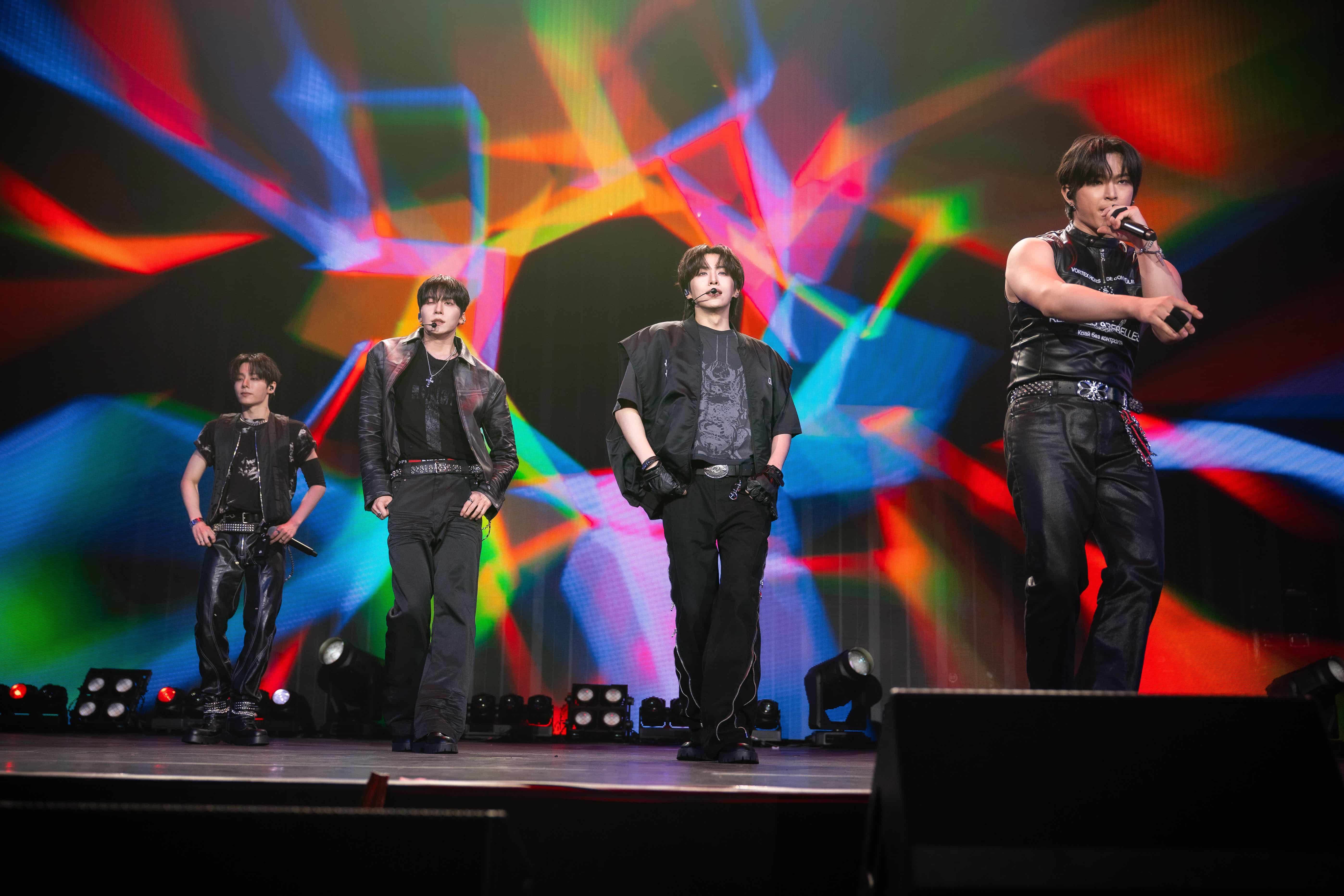男團ONEUS在《MIXPOP CONCERT》呈現出視覺聽覺的雙重饗宴。（圖／網銀國際影視提供）