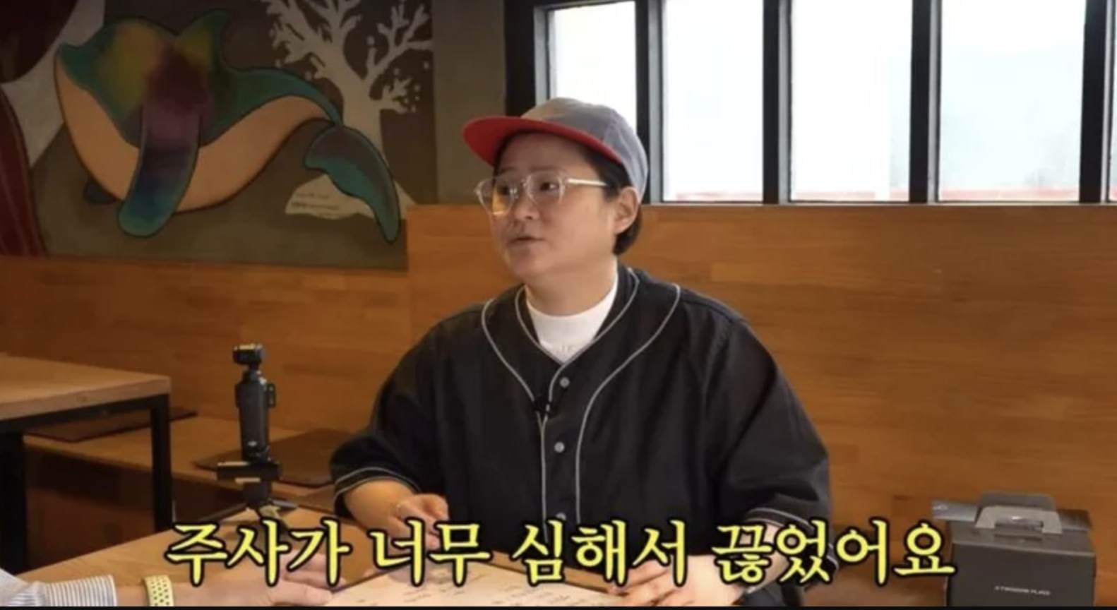 南韓諧星金信英（김신영）自曝戒酒7、8年，主要是酒品太差。（圖／翻攝自김영철 오리지널 YouTube）