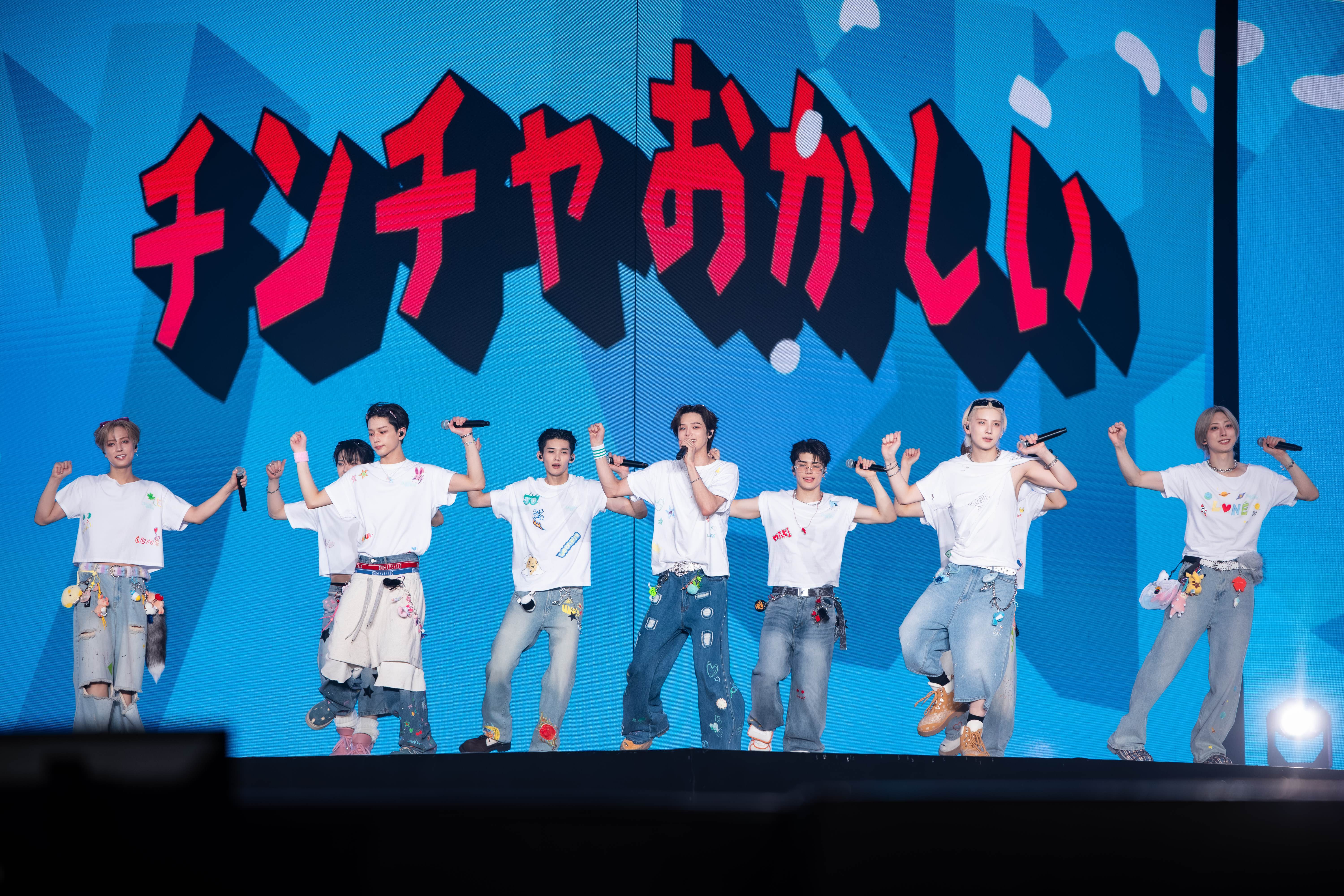 日本男團&TEAM在台舉辦《2026 &TEAM CONCERT TOUR BLAZE THE WAY》，安可環節換上了白T搭配牛仔褲。（圖／KKLIVE提供）