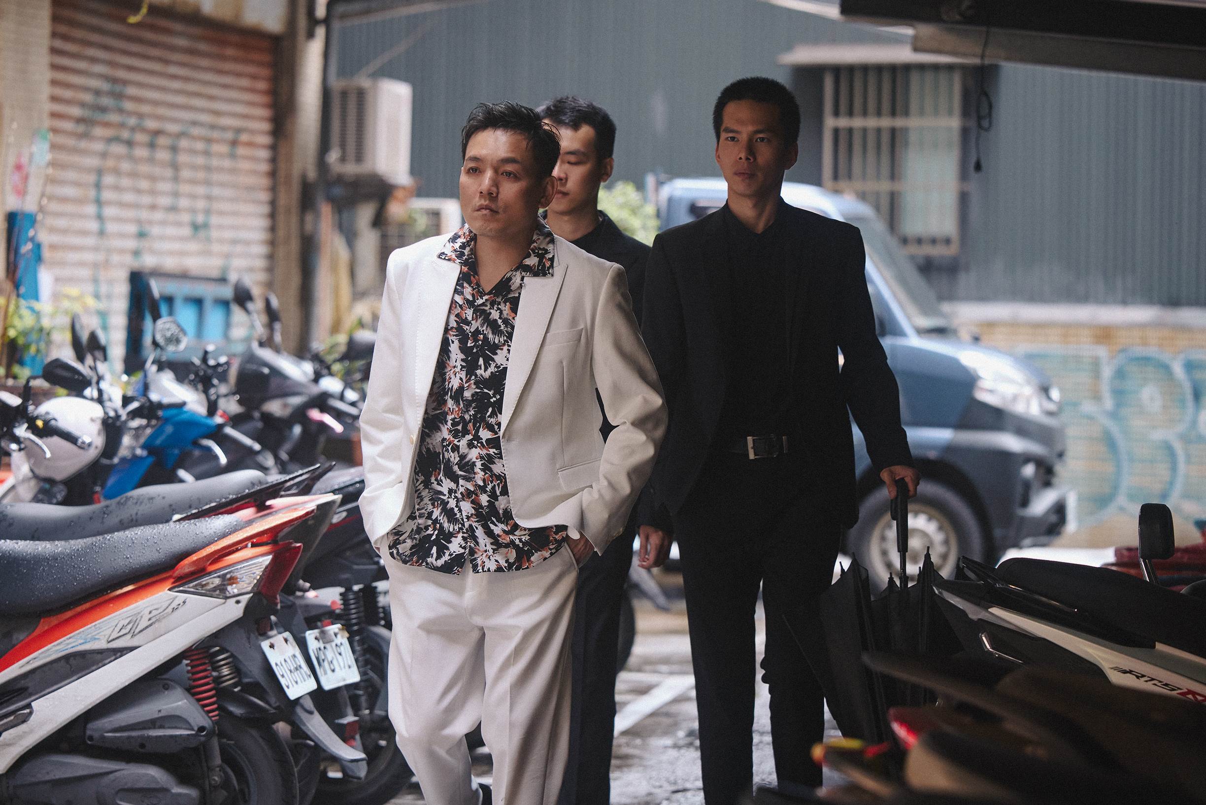 玖壹壹春風單曲〈有你有我〉MV由胡瑞財導演操刀，夢幻聯動把王識賢、春風、李李仁這三位兄弟之間的好情。（圖／混血兒娛樂提供）
