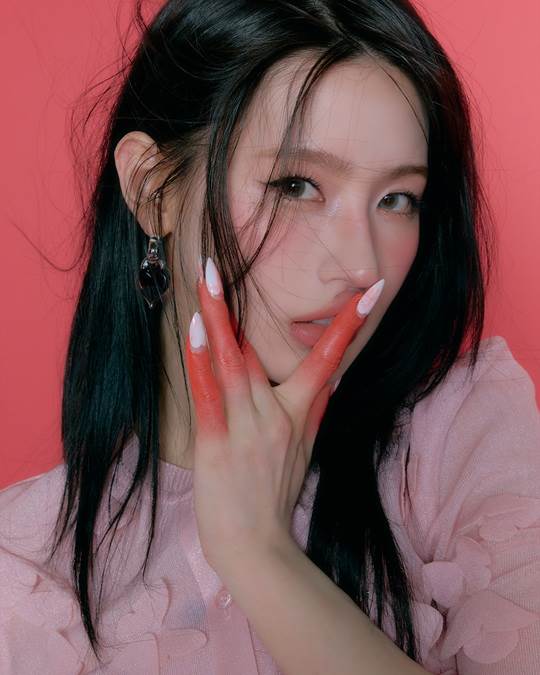 薇娟將以個人身份登上高雄巨蛋演出。（圖／CUBE Entertainment 提供)
