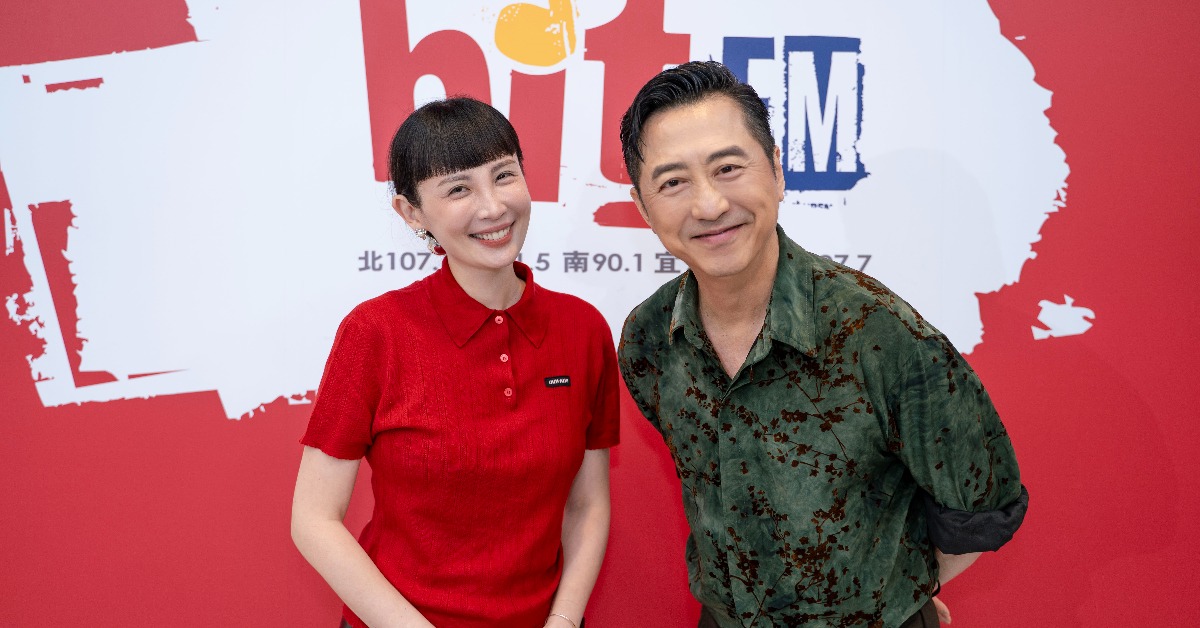 庾澄慶（右）作客Hit Fm聯播網「OH夜 DJ」waa魏如萱節目。（圖／Hit Fm聯播網提供）