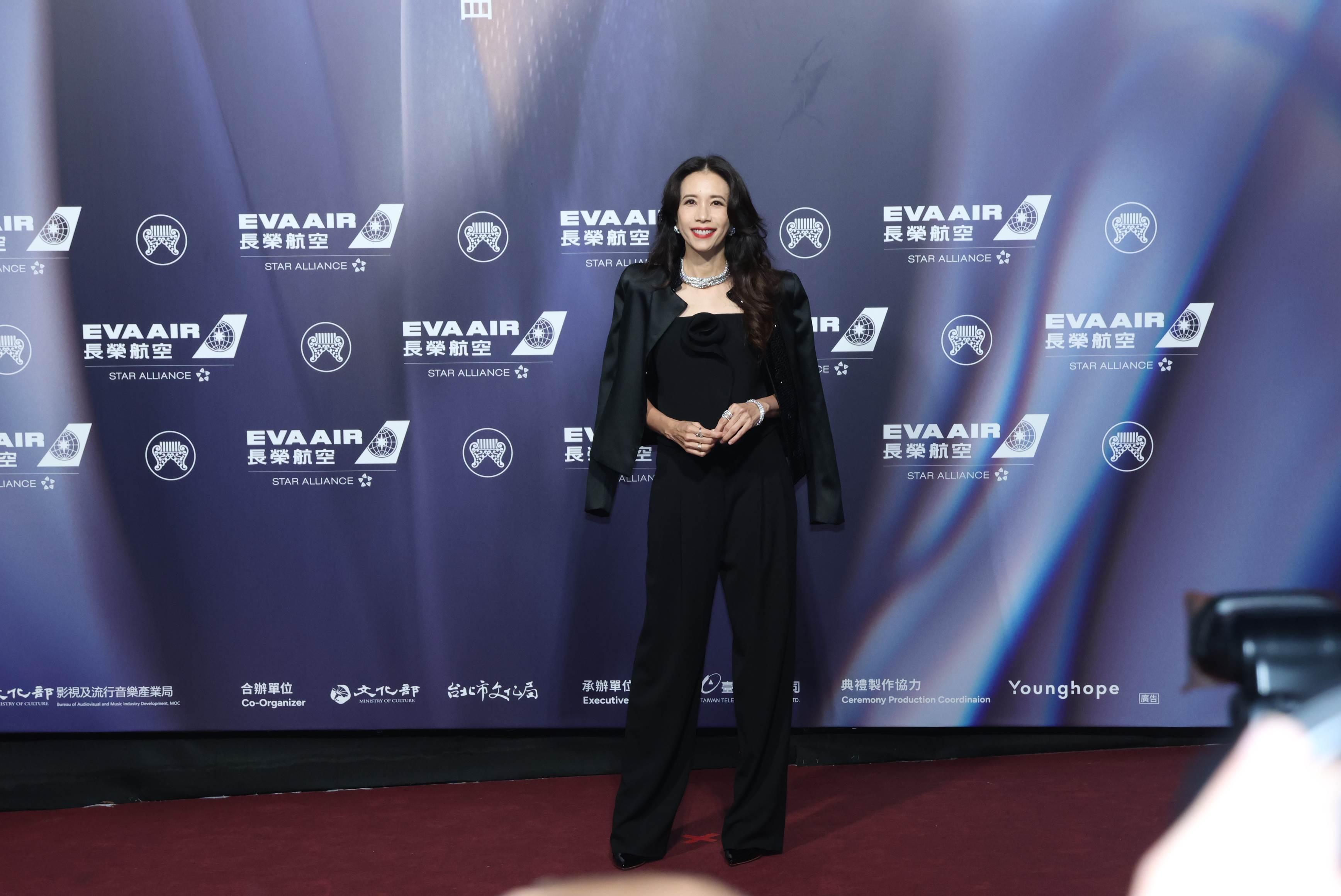莫文蔚率性褲裝登<a href='https://ent.ebc.net.tw/search/tags/紅毯/' target='_blank'>紅毯</a>。（圖／東森娛樂）
