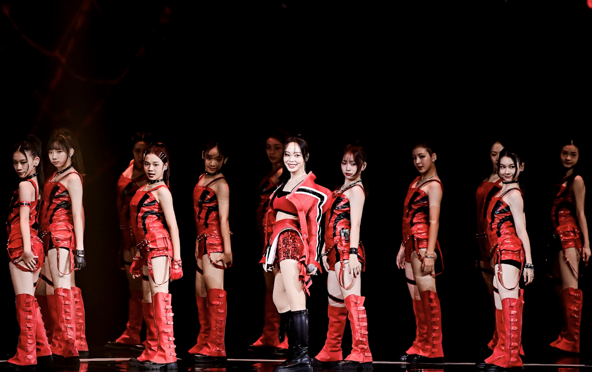 有「台版Jennie」之稱的<a href='https://ent.ebc.net.tw/search/tags/孫淑媚/' target='_blank'>孫淑媚</a>上台演出，成為表演節目收視最高點。（圖／台視）