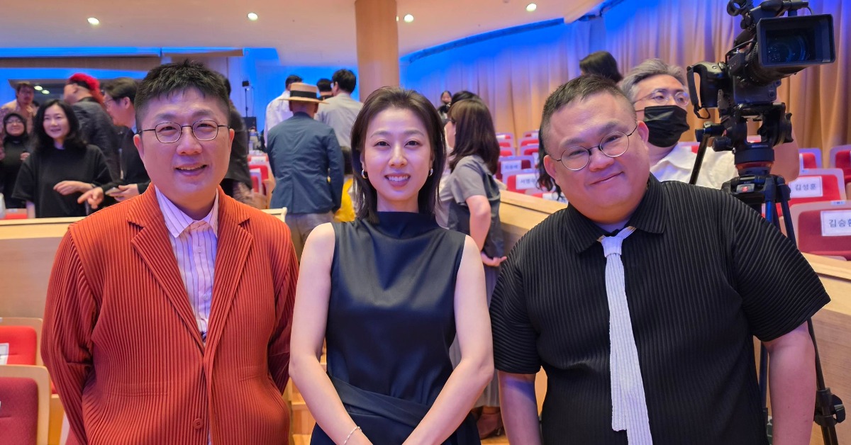 《陽光女子合唱團》編劇呂安弦、導演林孝謙重返富川影展，驚喜巧遇《鐵拳教育》朴智妍 。(圖／好時光娛樂 提供）