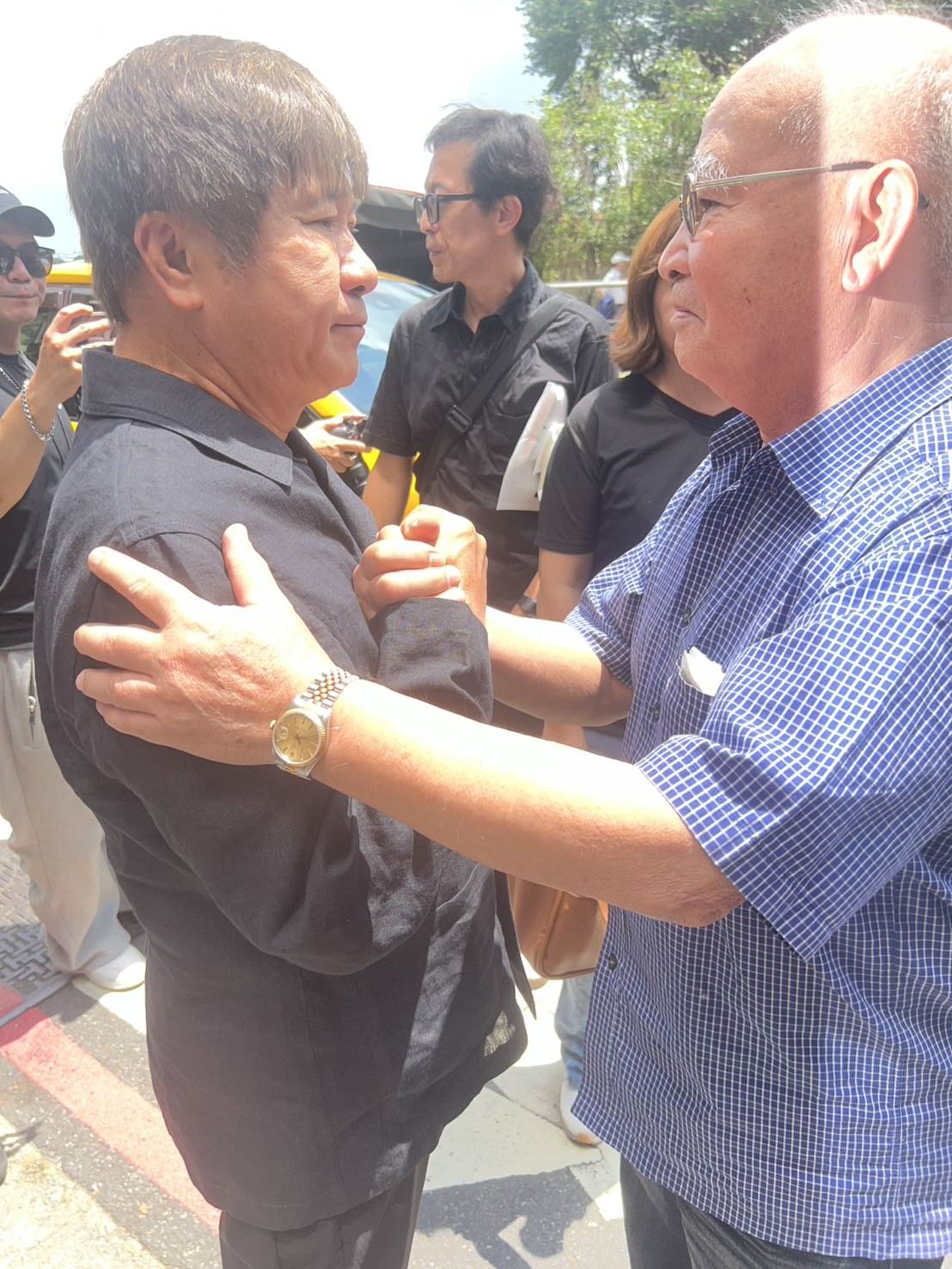傅子純父親不捨與<a href='https://ent.ebc.net.tw/search/tags/胡瓜/' target='_blank'>胡瓜</a>相擁。（圖／民視提供）