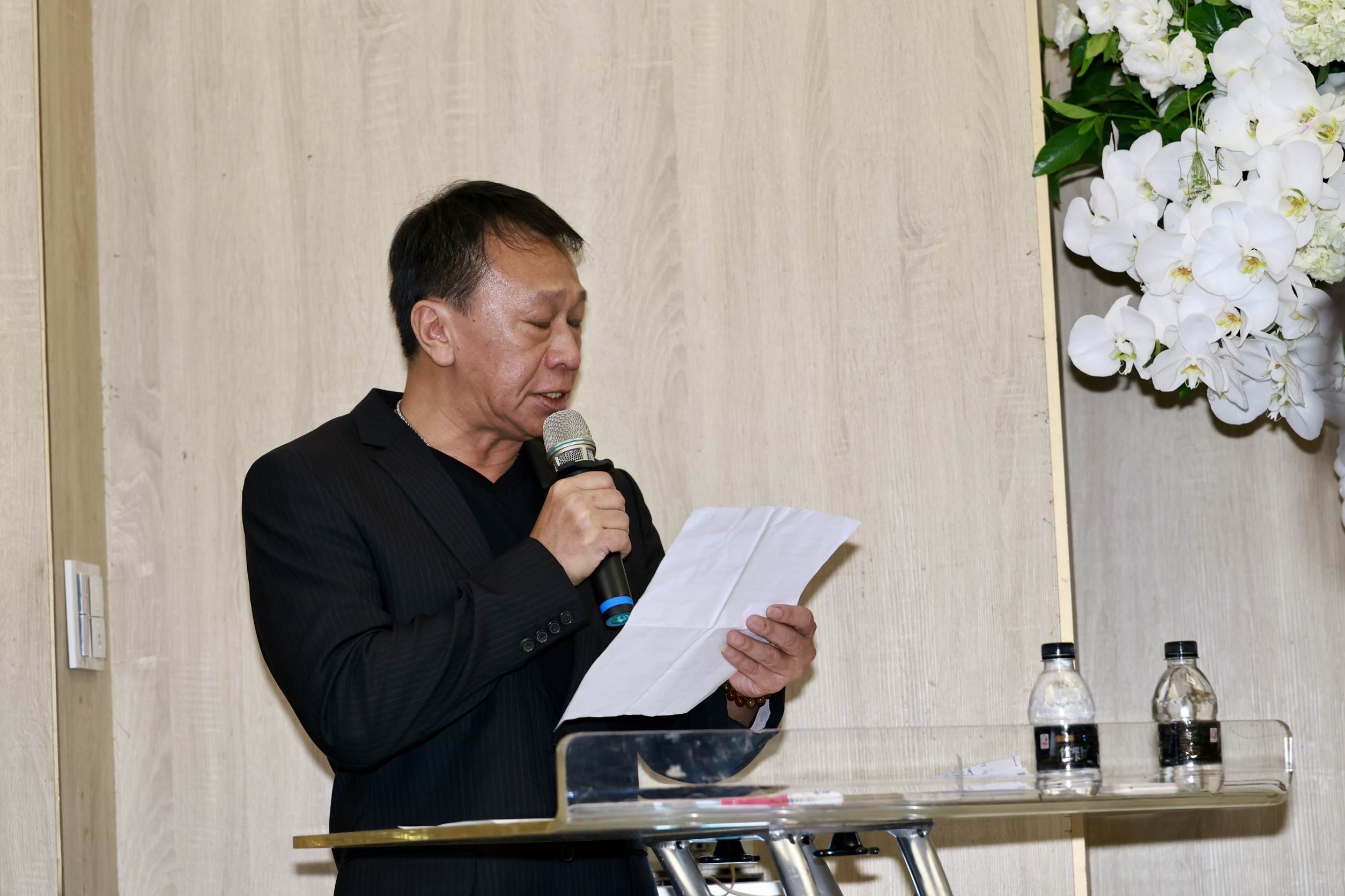 游安順擔任傅子純告別式引言人。（圖／民視提供）