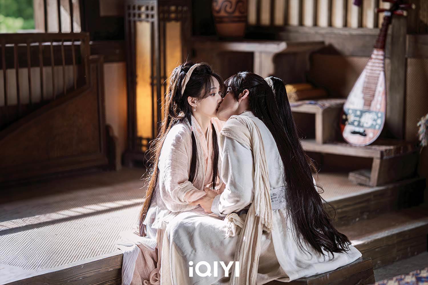 《雲秀行》曾舜晞在危難時刻對李一桐不離不棄，獻上告白吻。（圖／iQIYI愛奇藝國際版）