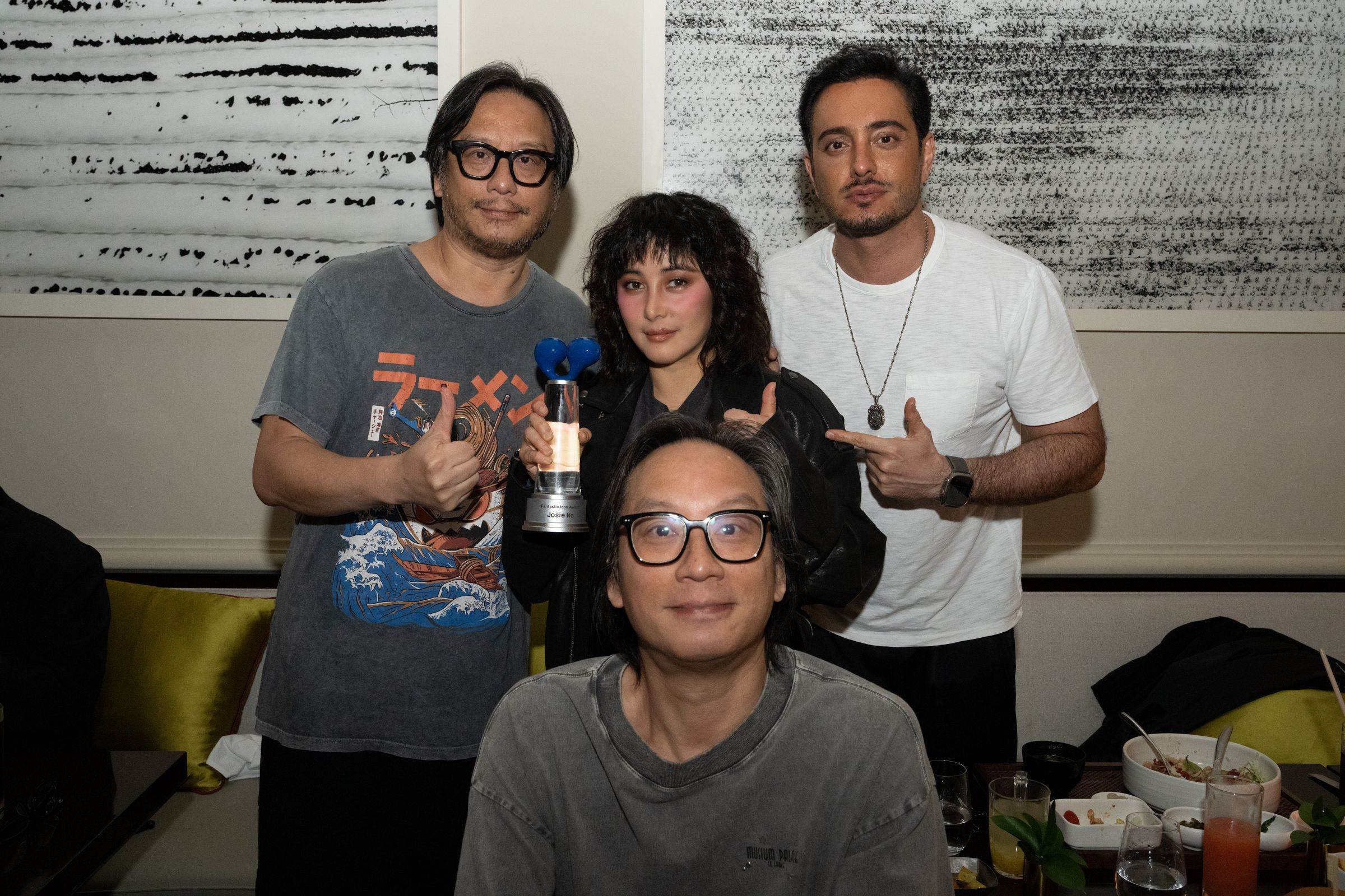 富川奇幻影展開幕式後 ，何超與波斯男神Iman、導演彭氏兄弟開心慶功。（圖／852Films提供）