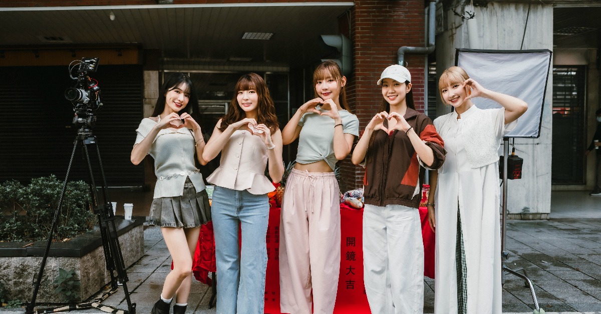 9位啦啦隊女神與演員段鈞豪、范姜彥豐出演新戲。（圖／原來娛樂提供）