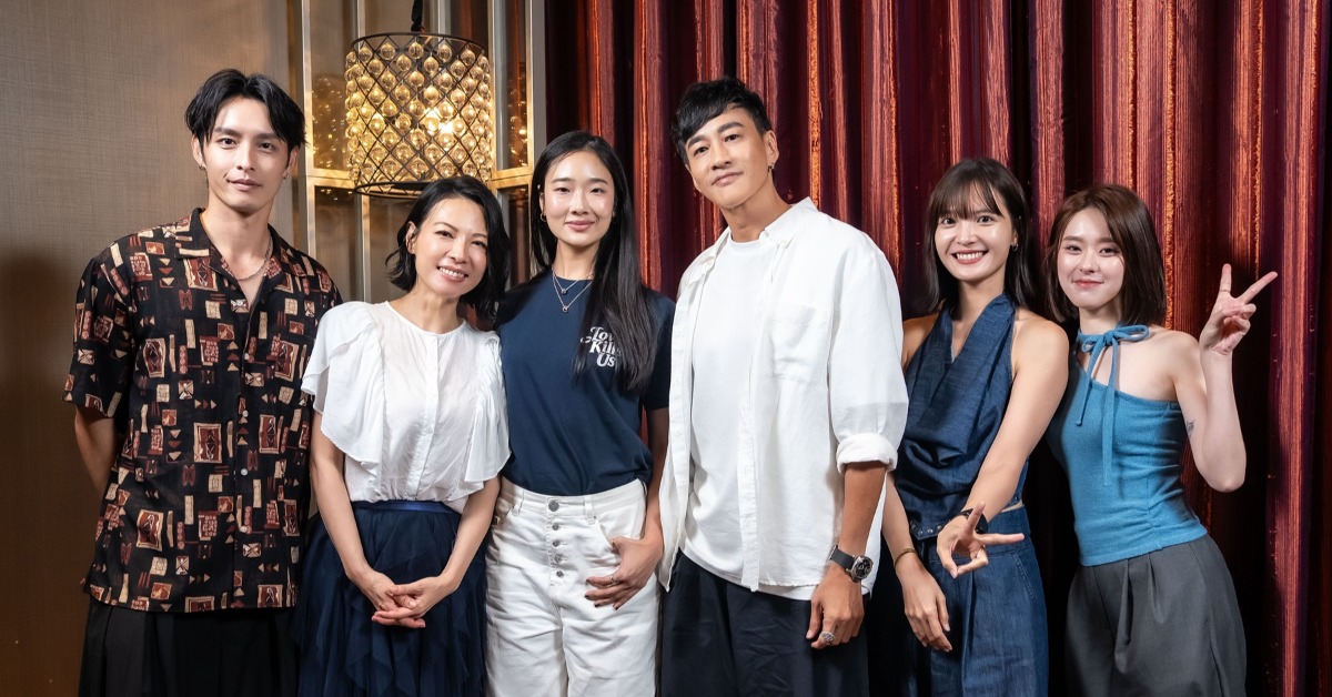 曹佑寧(左起)、陳孝萱、Aokbab茱蒂蒙、何潤東、吳子霏及邱偲琹，開心齊聚殺青宴。（圖／TVBS）