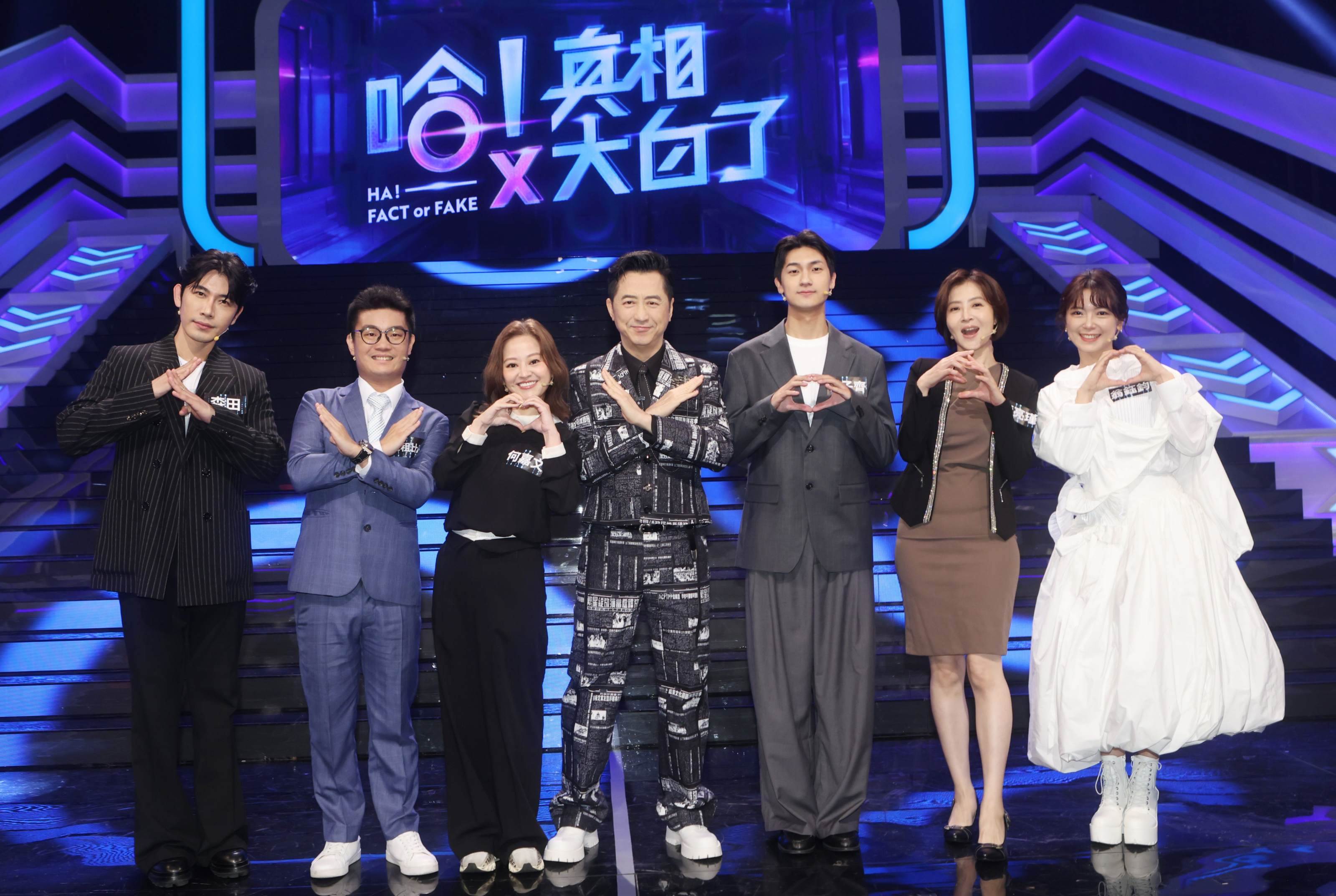 森田（左起）、包租比爾、何嘉文與裴子齊、李亮瑾、翁鈺鈞同上節目。（圖／公視提供）