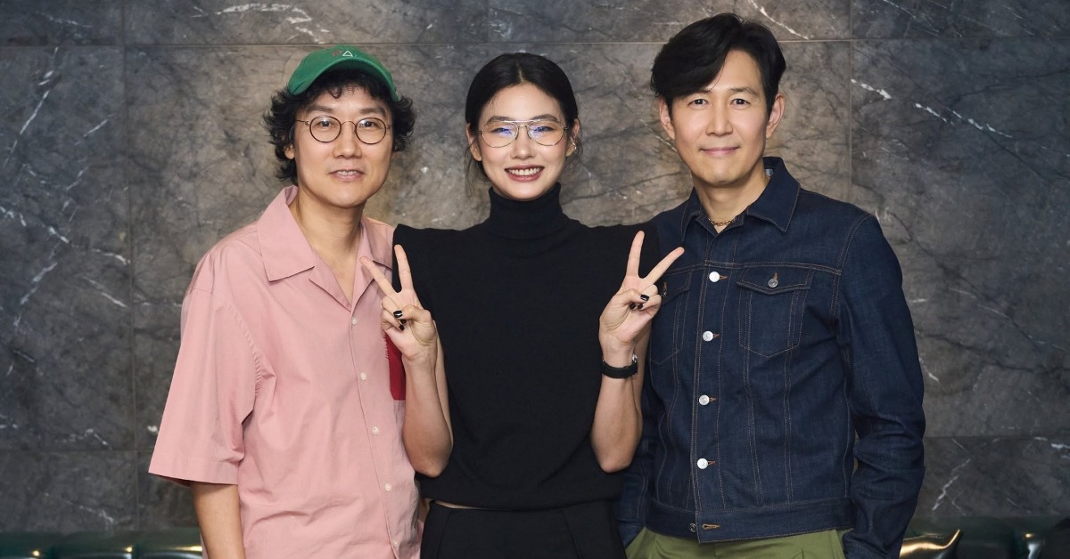 《魷魚遊戲》導演黃東赫（左）、演員李政宰（右）出席《希望：末日血戰》放映活動幫鄭好娟（中）加油打氣。（圖／采昌國際多媒體提供）