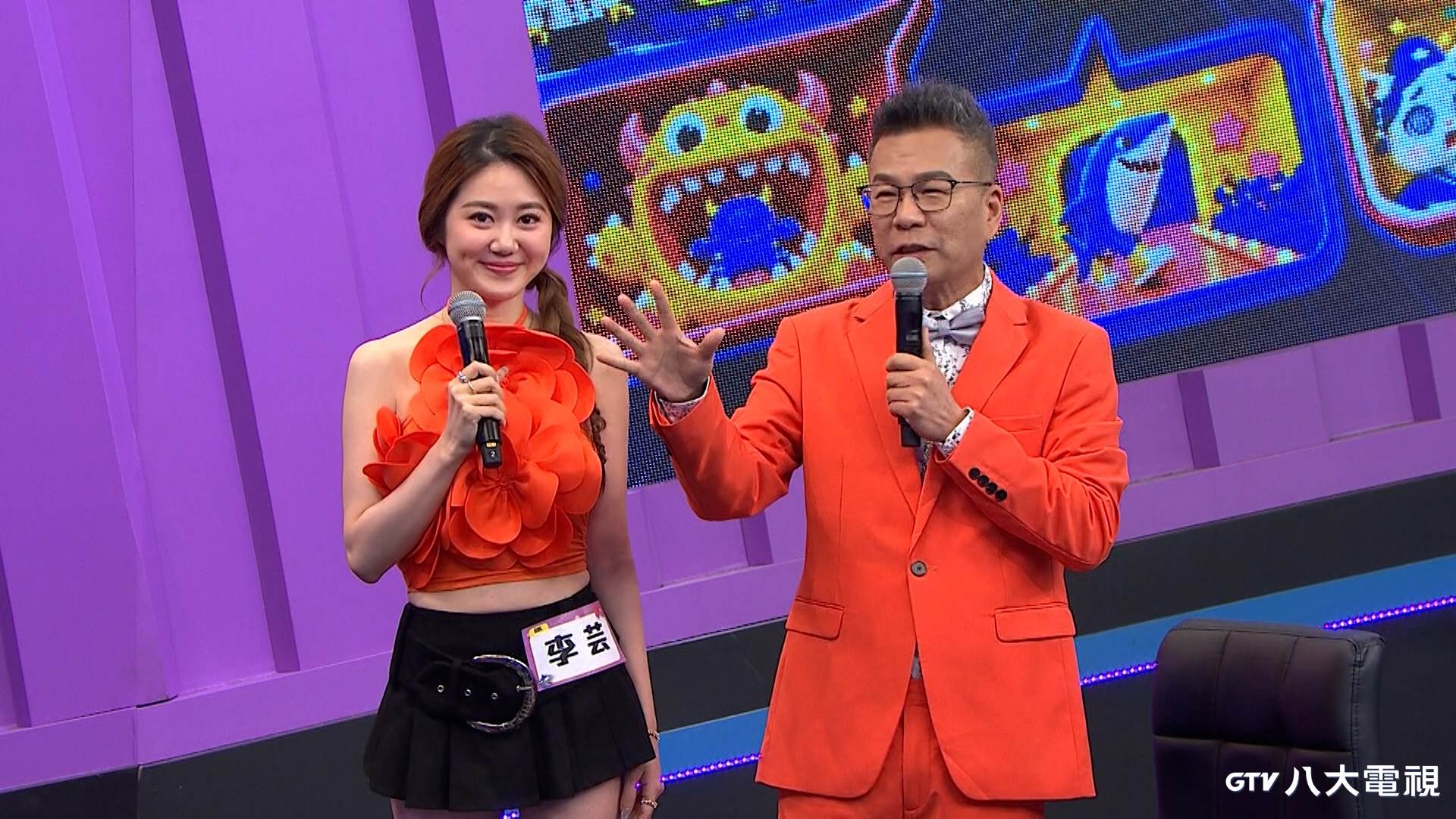 「服裝廠千金」<a href='https://ent.ebc.net.tw/search/tags/李芸/' target='_blank'>李芸</a>(左)，自曝父親每個月固定匯款55萬元的生活費。(圖／八大電視 提供)