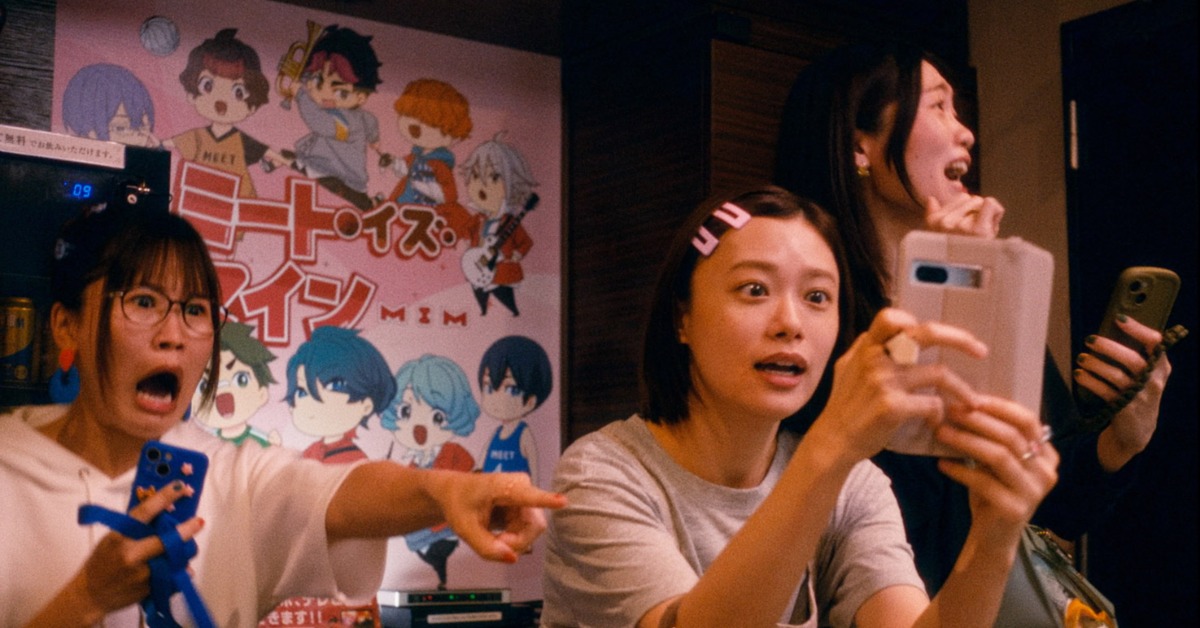 《在世界的盡頭相遇》為了成功演繹這個熱愛動漫的可愛腐女角色，杉咲花不僅透徹研讀了原作與劇本，還主動向導演提出「想親自聽聽腐女們心聲」的請求。（圖／天馬行空提供）