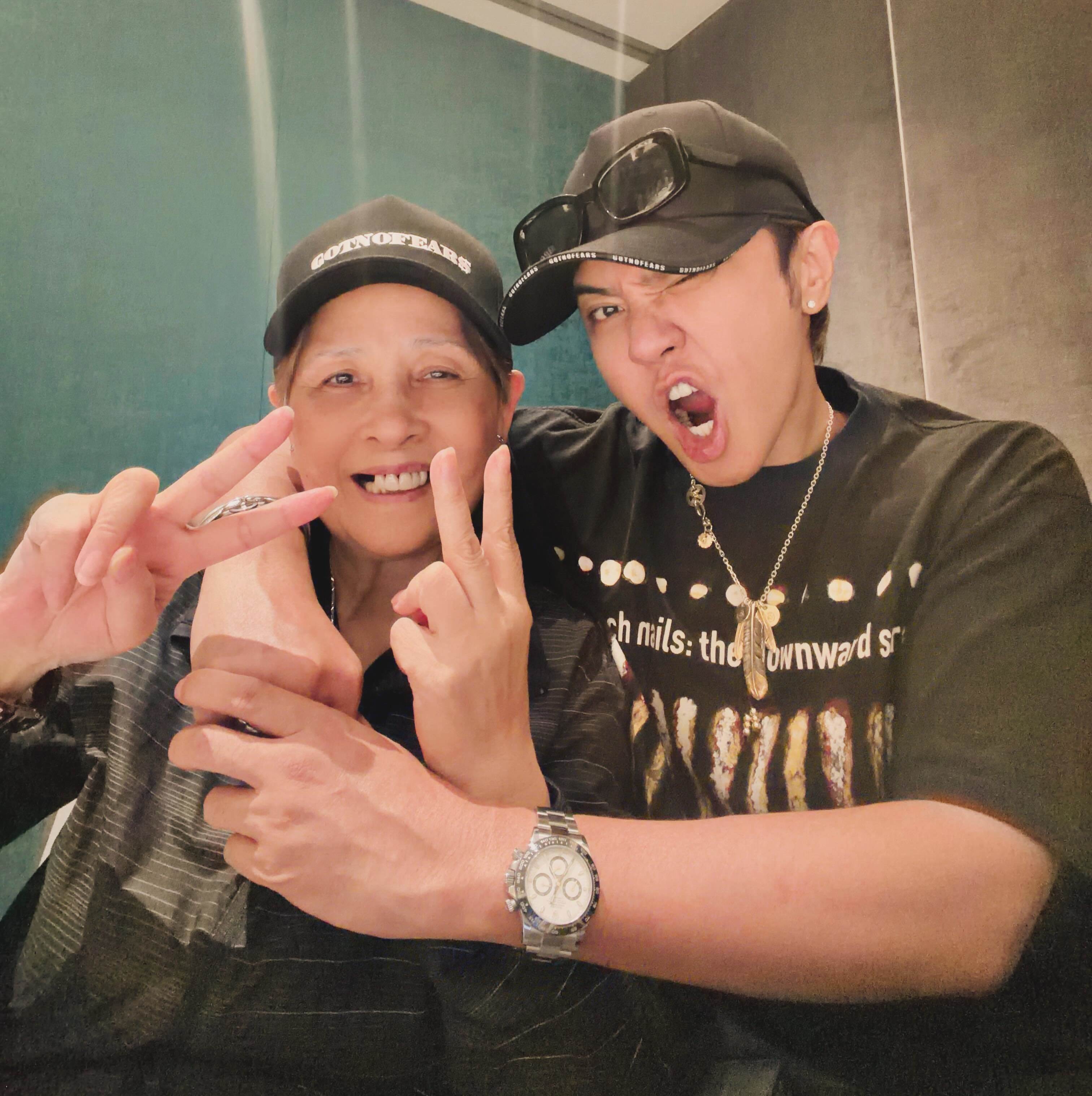 男星羅志祥(小豬)慶祝47歲生日,並曬出和羅媽媽的合照。(圖/翻攝自羅志祥 IG)