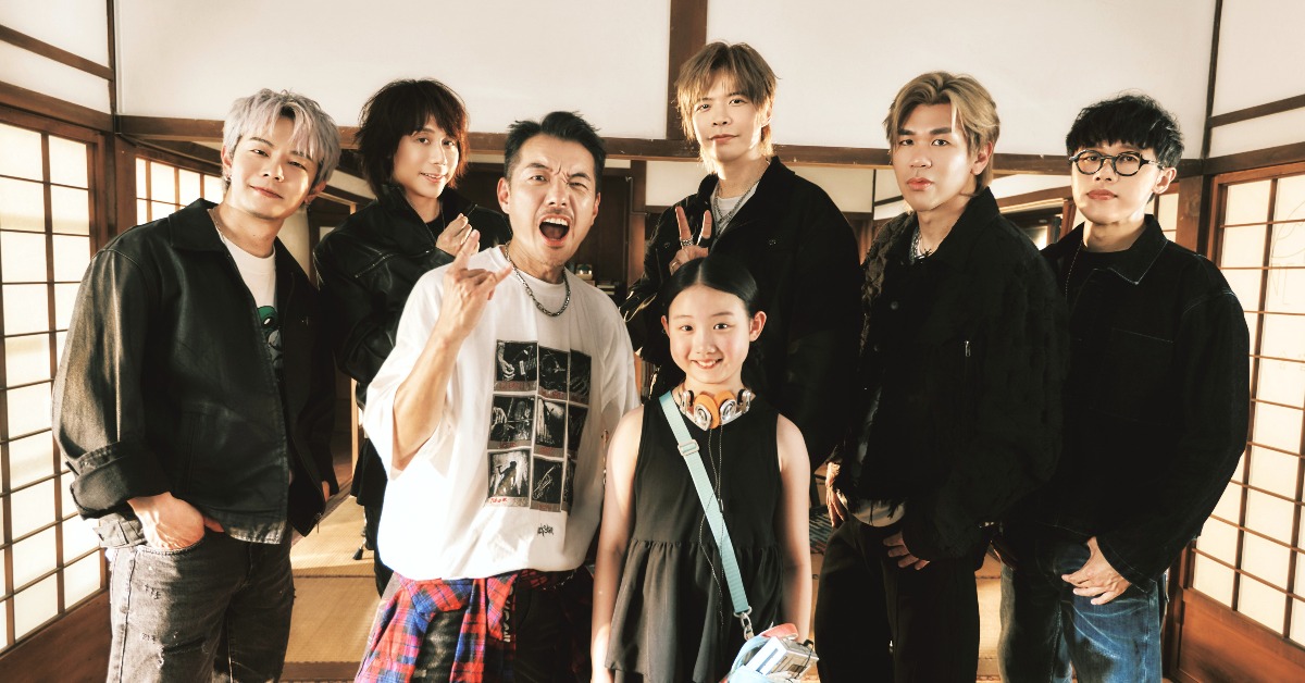 八三夭〈如果我在明天就會離開〉MV（後排左起：阿電、霸天、阿璞、小橘、劉逼；前排左起：陳如山、葉子綺）。（圖／索尼音樂提供）