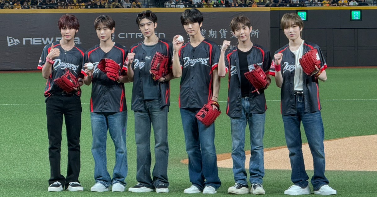 南韓男團NCT WISH擔任開球嘉賓（左起）Riku（陸）、Yushi（勇志）、Sion（是溫）、Jaehee（栽禧）、Ryo（遼）、Sakuya（咲哉）。（圖／記者楊雅芸攝）