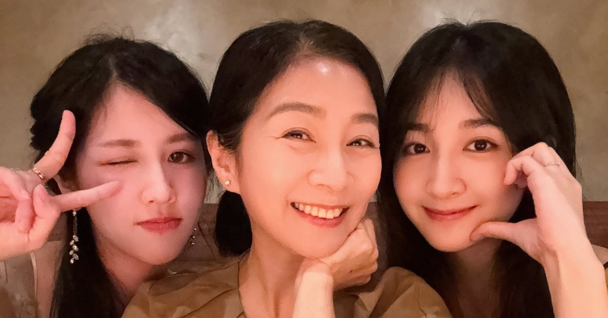 方文琳與2個女兒感情極佳。（圖／翻攝自方文琳臉書）