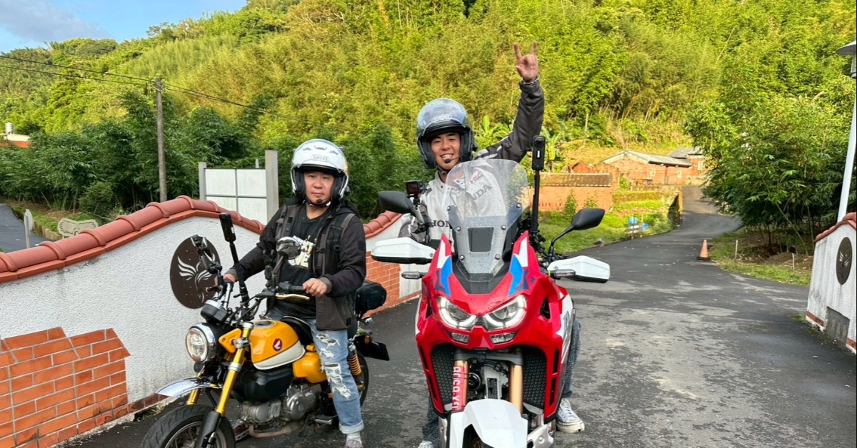 柯有倫與胡瓜騎重機出遊。（圖／下面一位提供）